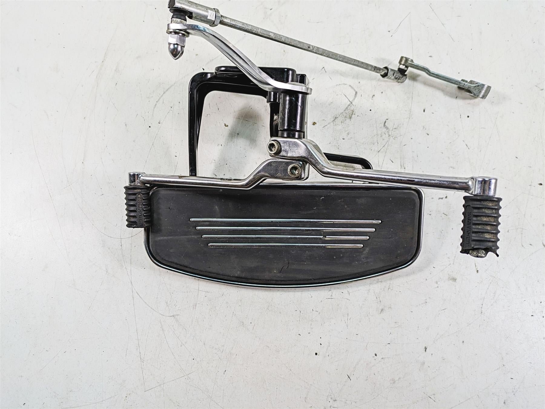 2006 Harley FLSTI Softail Heritage Front Left Floor Board Shifter -Read 33630-00 {{ shop.shopifyCountryName }} - Mototech271