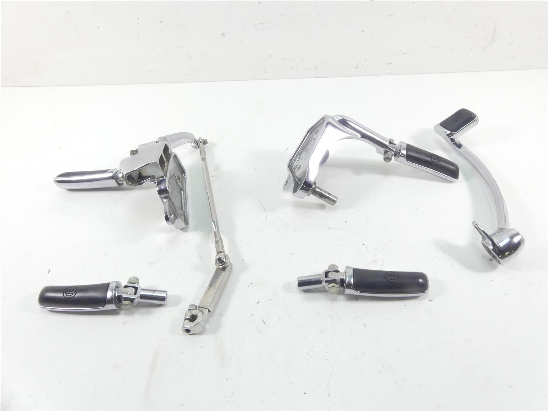 2004 Harley Softail FXSTD SE CVO Deuce Chrome Footpeg Shifter Brake Ped 33921-00