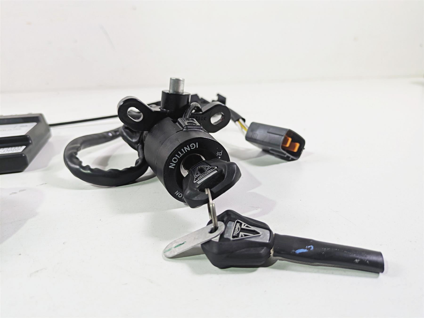 2024 Triumph Street Triple 765 R BT Moto Cdi & Ignition Switch Key Set T1298885 {{ shop.shopifyCountryName }} - Mototech271