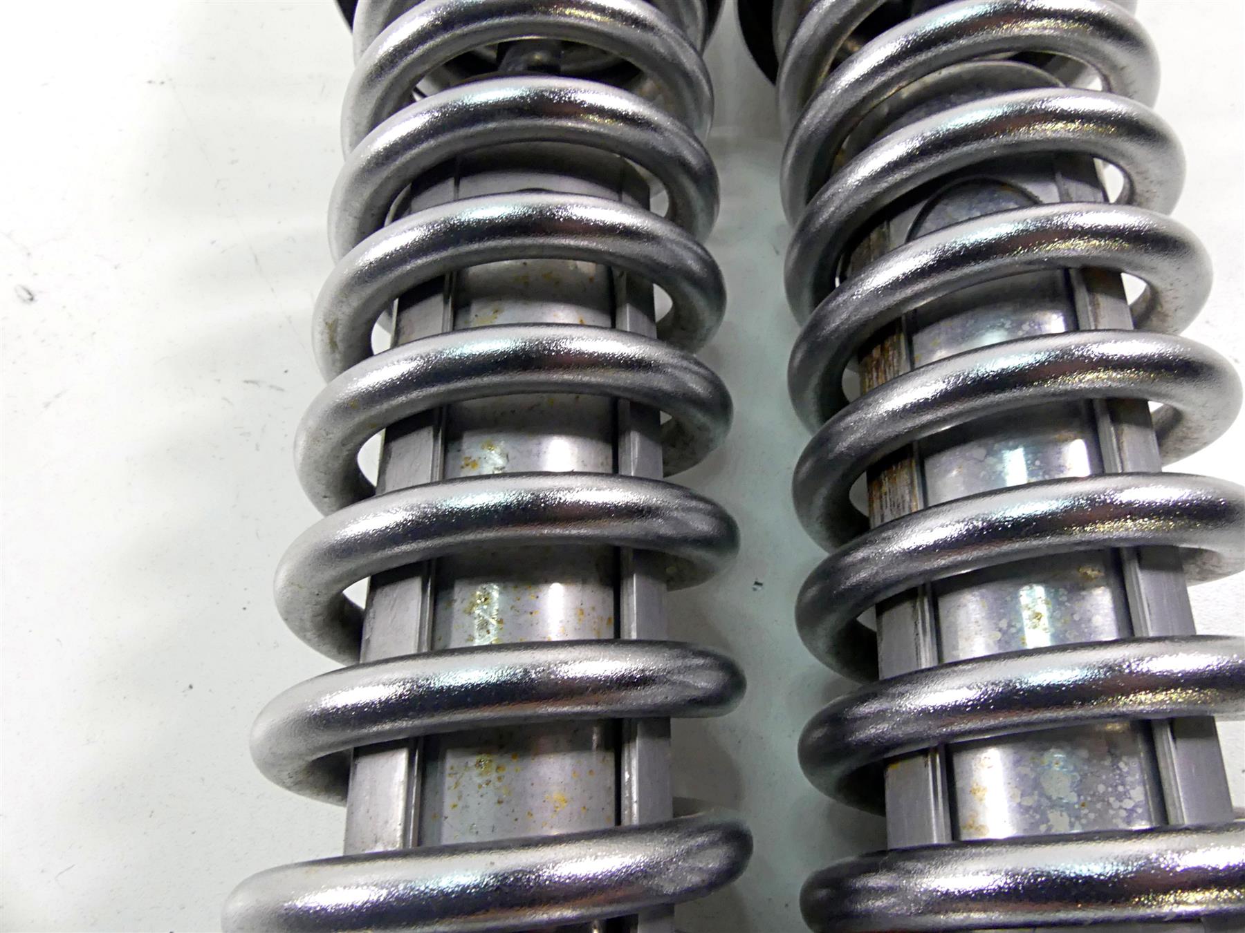 2005 Harley VRSCSE CVO V-Rod 13" Rear Suspension Shock Set 52558-05 {{ shop.shopifyCountryName }} - Mototech271