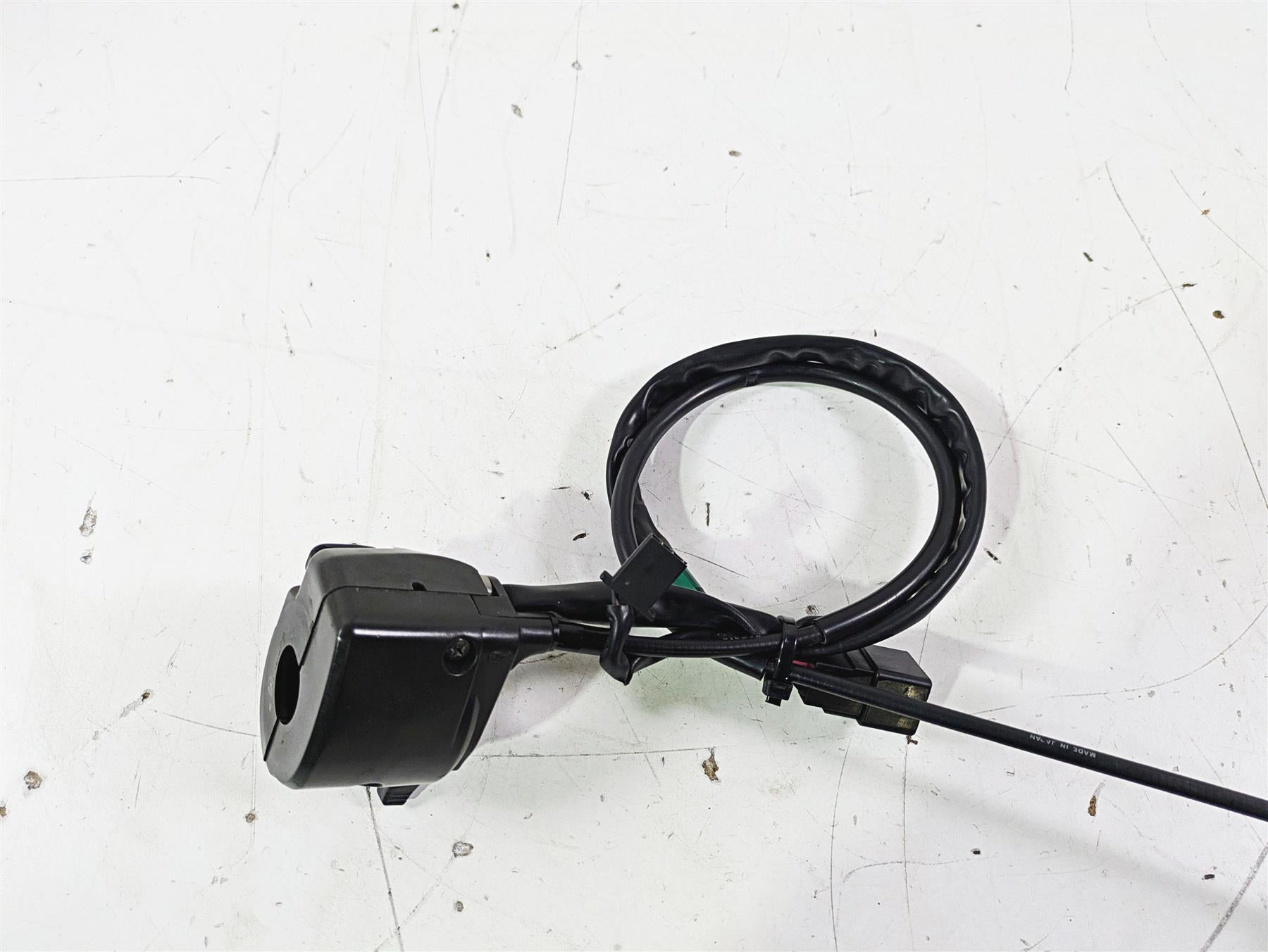 2005 Kawasaki ZX12R Ninja Left Hand Turn Signal Control Switch 46091-0031 {{ shop.shopifyCountryName }} - Mototech271
