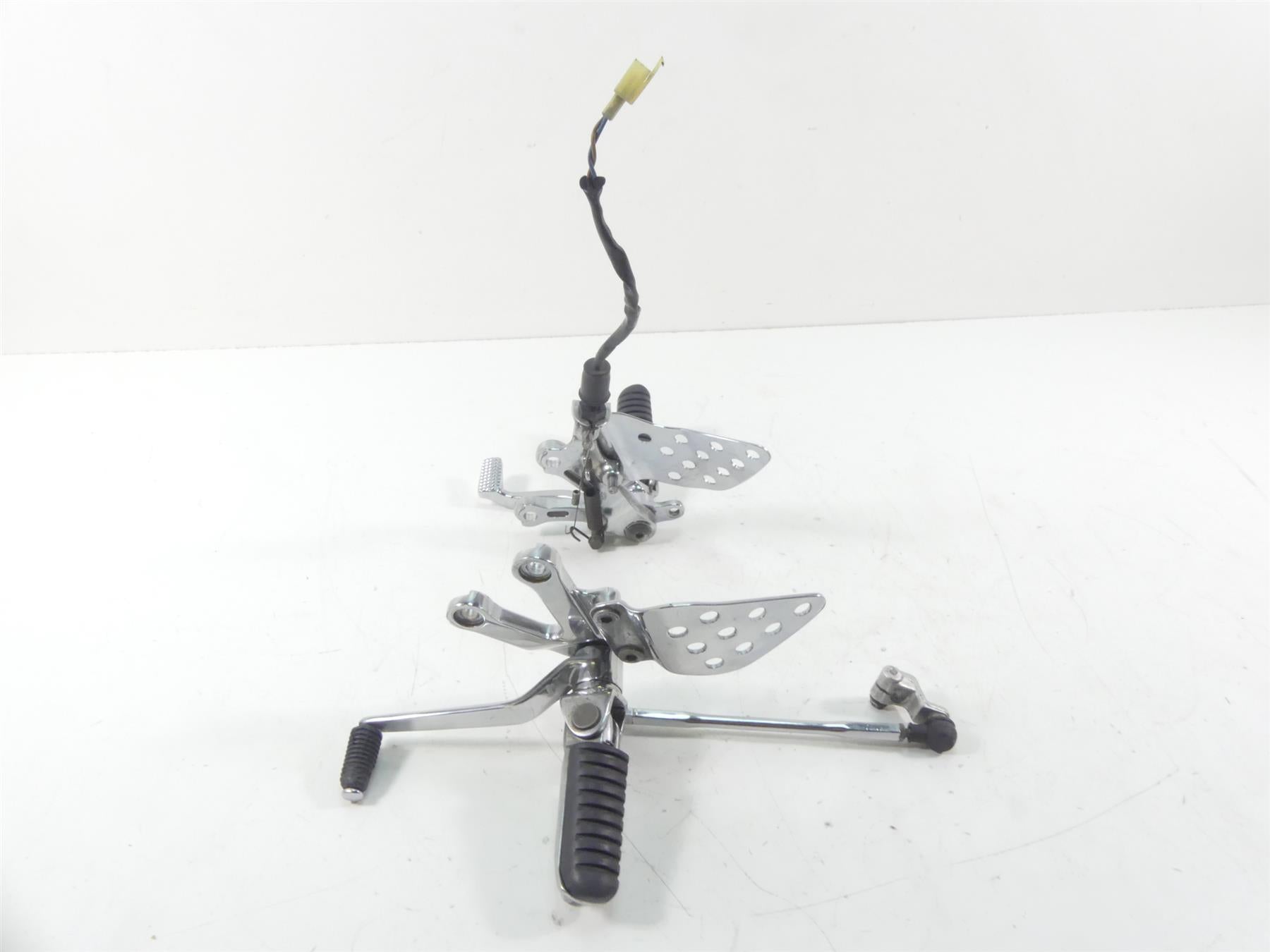 2001 Kawasaki ZX600J2 ZX6R Ninja Front Chrome Rider Footpeg Set 35011-1874 {{ shop.shopifyCountryName }} - Mototech271
