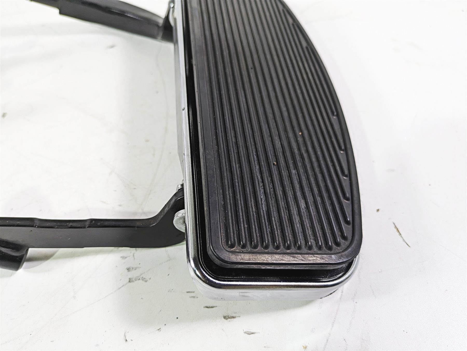 2008 Harley Touring FLHTCU E-Glide 105TH Front Floor Board Set 50622-83 50518-83 {{ shop.shopifyCountryName }} - Mototech271