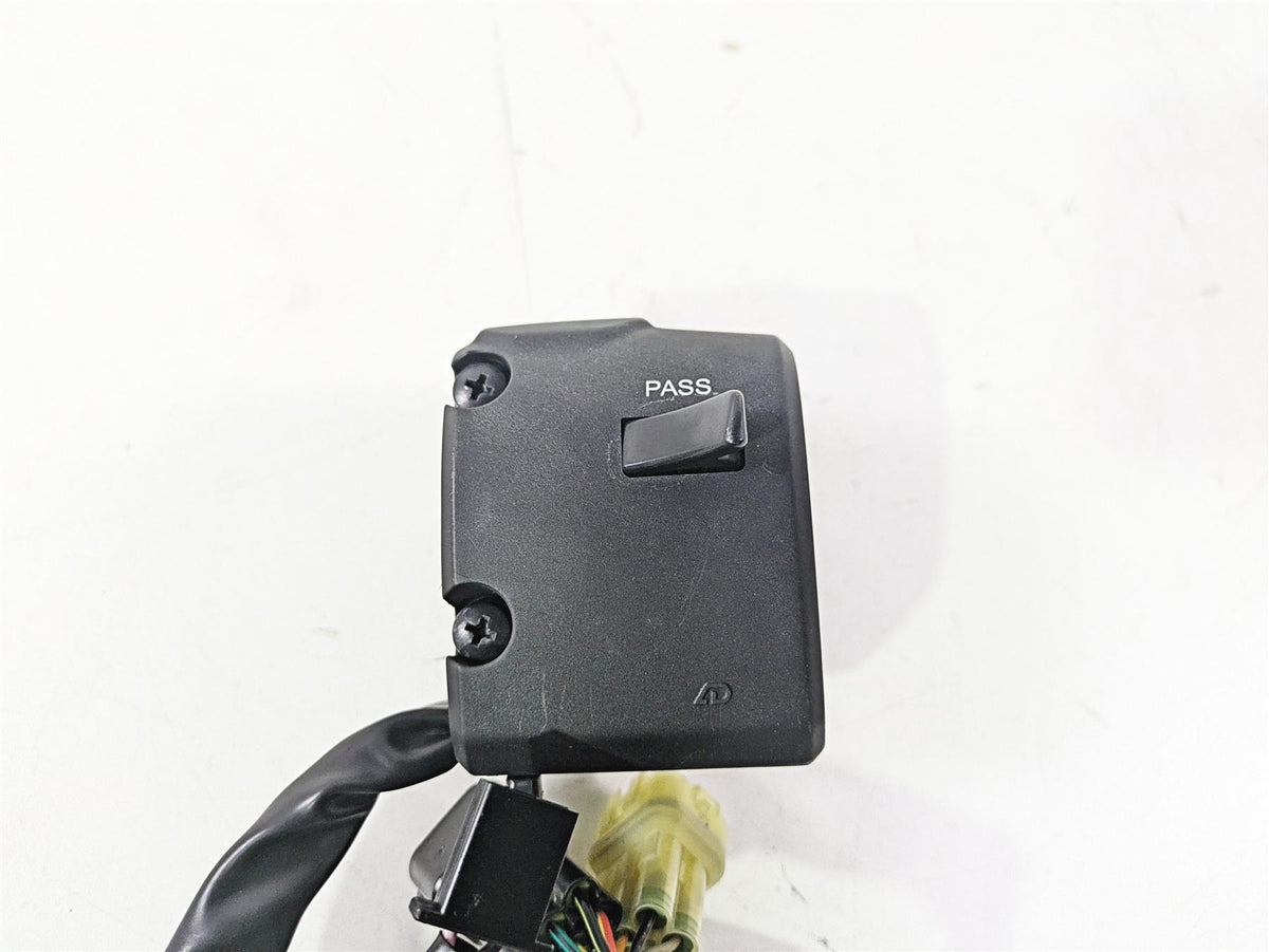 2020 Kawasaki ZX6R Ninja Left Hand Light Blinker Control Switch 46091-0613 {{ shop.shopifyCountryName }} - Mototech271
