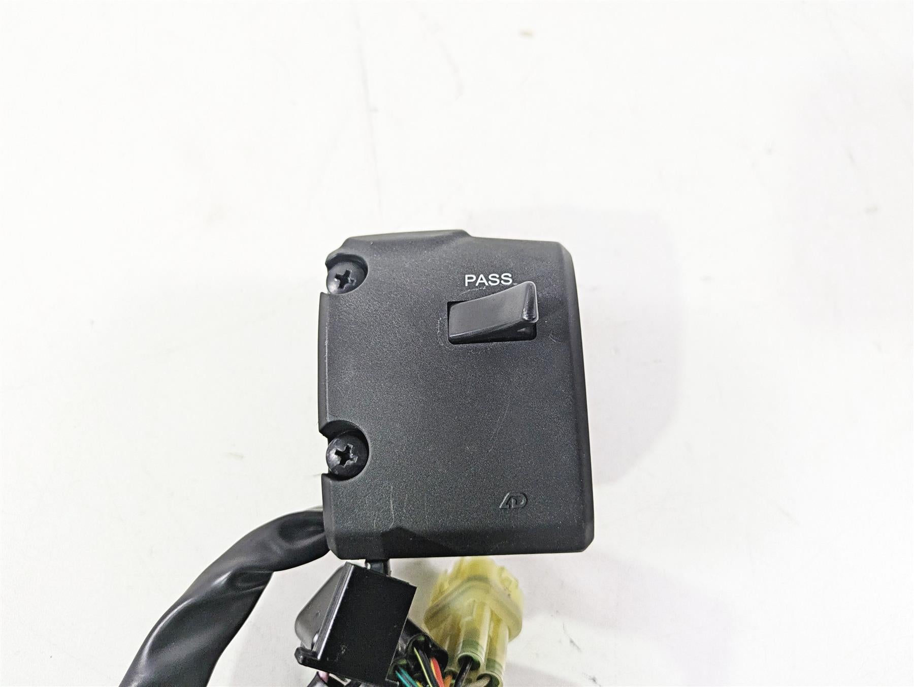 2020 Kawasaki ZX6R Ninja Left Hand Light Blinker Control Switch 46091-0613 {{ shop.shopifyCountryName }} - Mototech271