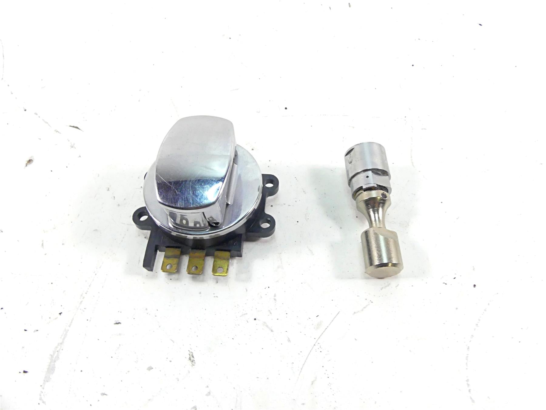 2002 Harley FLSTCI Softail Heritage Ignition Switch Steering Lock Set VIN 71313-96A {{ shop.shopifyCountryName }} - Mototech271