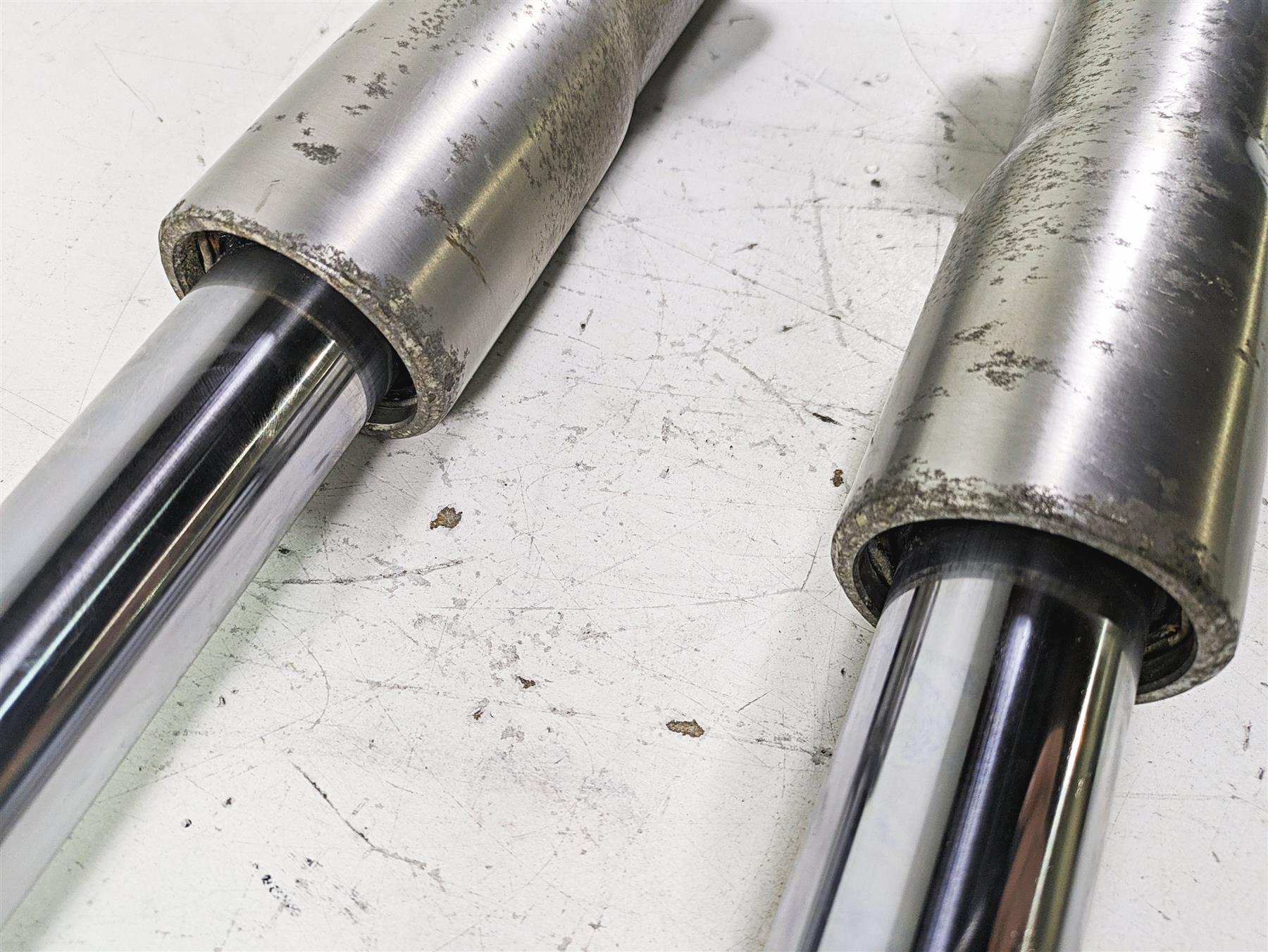 2002 Harley FLSTC Softail Heritage 41mm Front Fork Legs 45915-00 45916-00 {{ shop.shopifyCountryName }} - Mototech271