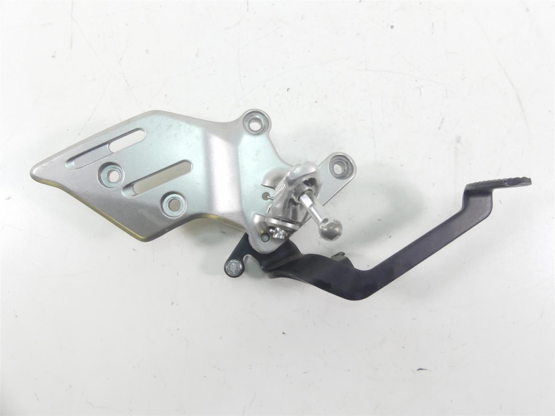 2022 Yamaha MT09 FZ09 Right Front Footpeg + Brake Pedal Set B7N-27443-00-00 {{ shop.shopifyCountryName }} - Mototech271