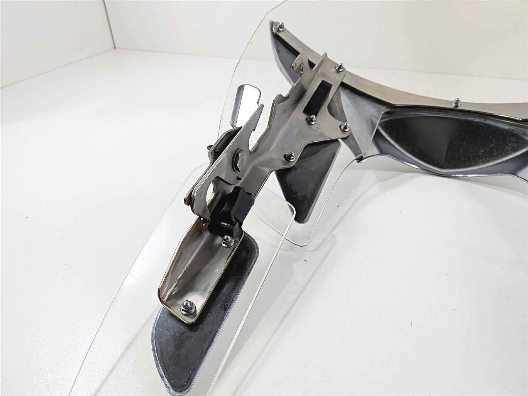 2006 Yamaha XVZ1300 Royal Star Windshield Wind Shield Screen 1D6-2837U-00-00 {{ shop.shopifyCountryName }} - Mototech271