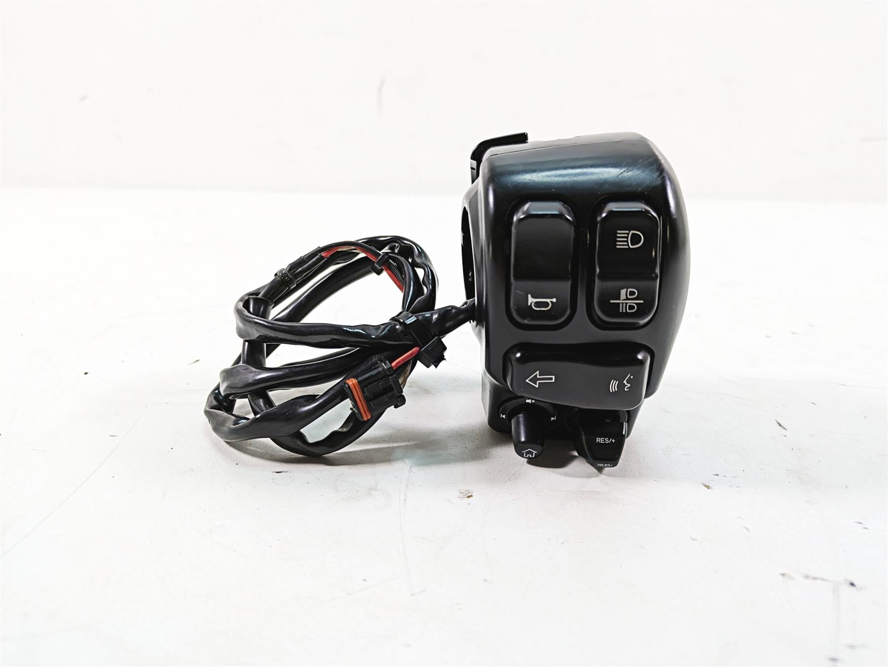 2018 Harley Touring FLHXSE CVO Street Glide Left Hand Control Switch 71500084B {{ shop.shopifyCountryName }} - Mototech271