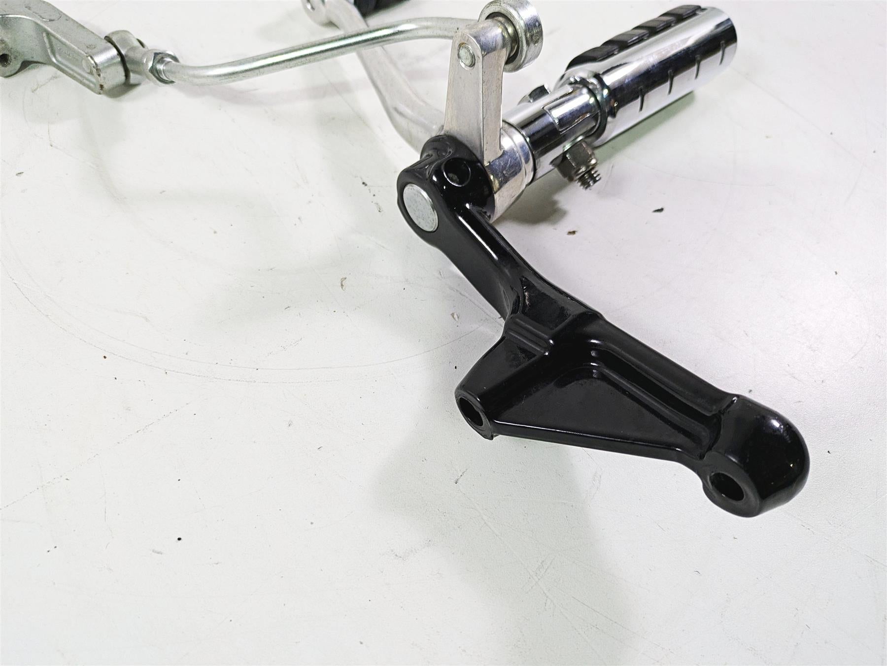 2006 Harley VRSCR Street V-Rod Left Front Footpeg & Shifter Parts 51090-06 {{ shop.shopifyCountryName }} - Mototech271