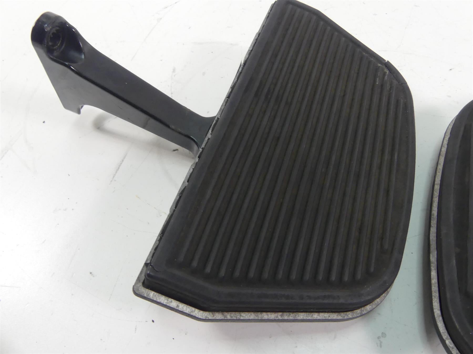 2013 Harley Touring FLHTK Electra Glide Rear Passenger Floor Board Set 52719-10 {{ shop.shopifyCountryName }} - Mototech271