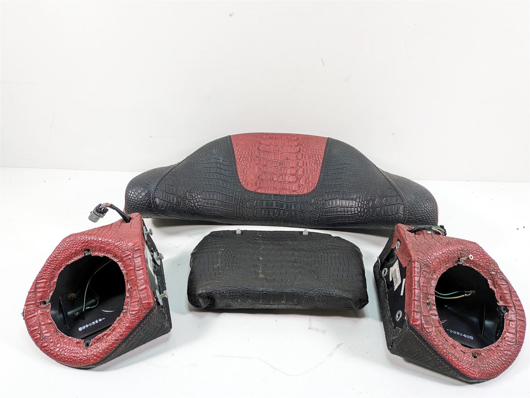 09-13 Harley Touring Alligator Skin Trunk Backrest & Speaker Housings 52950-10