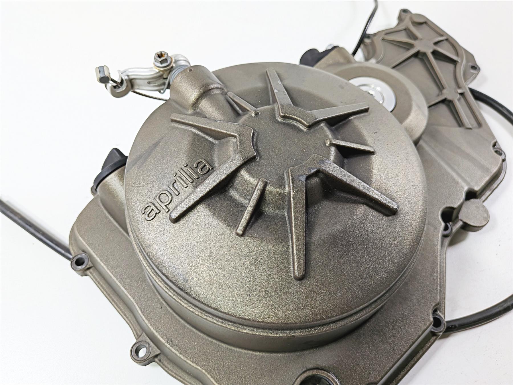 2014 Aprilia RSV4 RR Factory Right Side Engine Clutch Cover 899500 {{ shop.shopifyCountryName }} - Mototech271