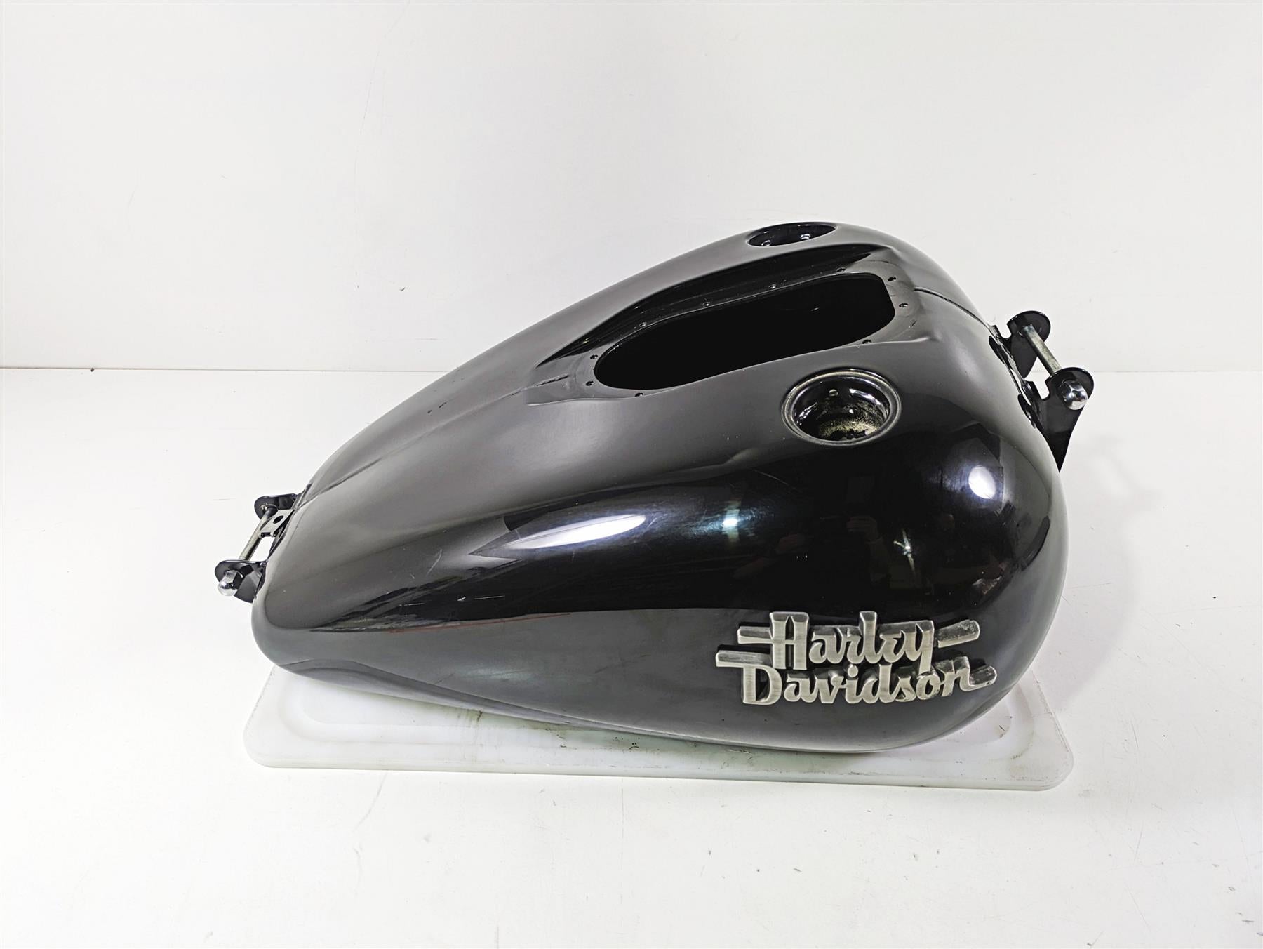 2017 Harley Dyna FXDB Street Bob Fuel Gas Tank Vivid Black - NO DENTS 61000707 {{ shop.shopifyCountryName }} - Mototech271