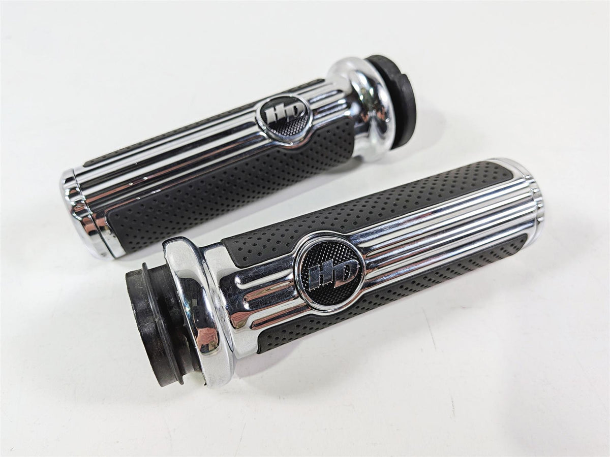 2017 Harley Touring FLHXS Street Glide Defiance Chrome Rubber Hand Grips 56100158 {{ shop.shopifyCountryName }} - Mototech271