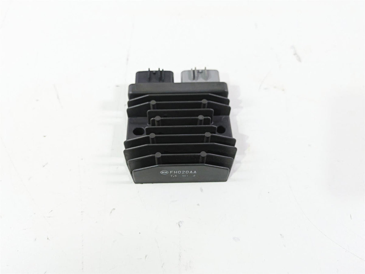 2017 Honda CBR600RR Voltage Regulator Rectifier FH020AA {{ shop.shopifyCountryName }} - Mototech271