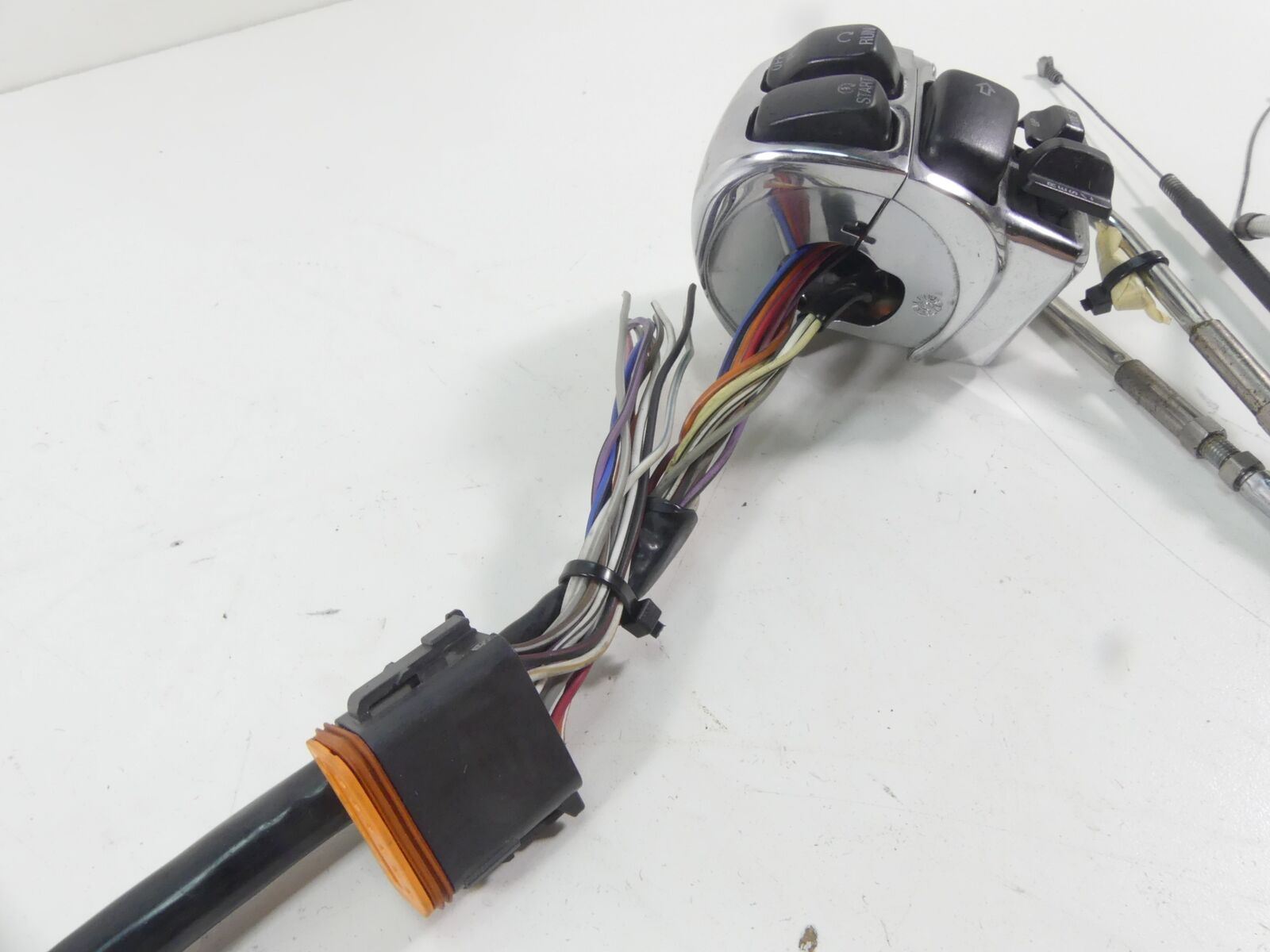 2006 Harley Touring FLHCU SE CVO Right Control Switch Start Cruise -Read 71589-9 {{ shop.shopifyCountryName }} - Mototech271