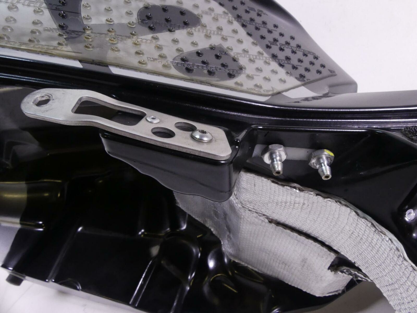 2016 Aprilia RSV 1100 Tuono V4 RR Fuel Gas Petrol Tank & Cover 2H000880000Z4 {{ shop.shopifyCountryName }} - Mototech271