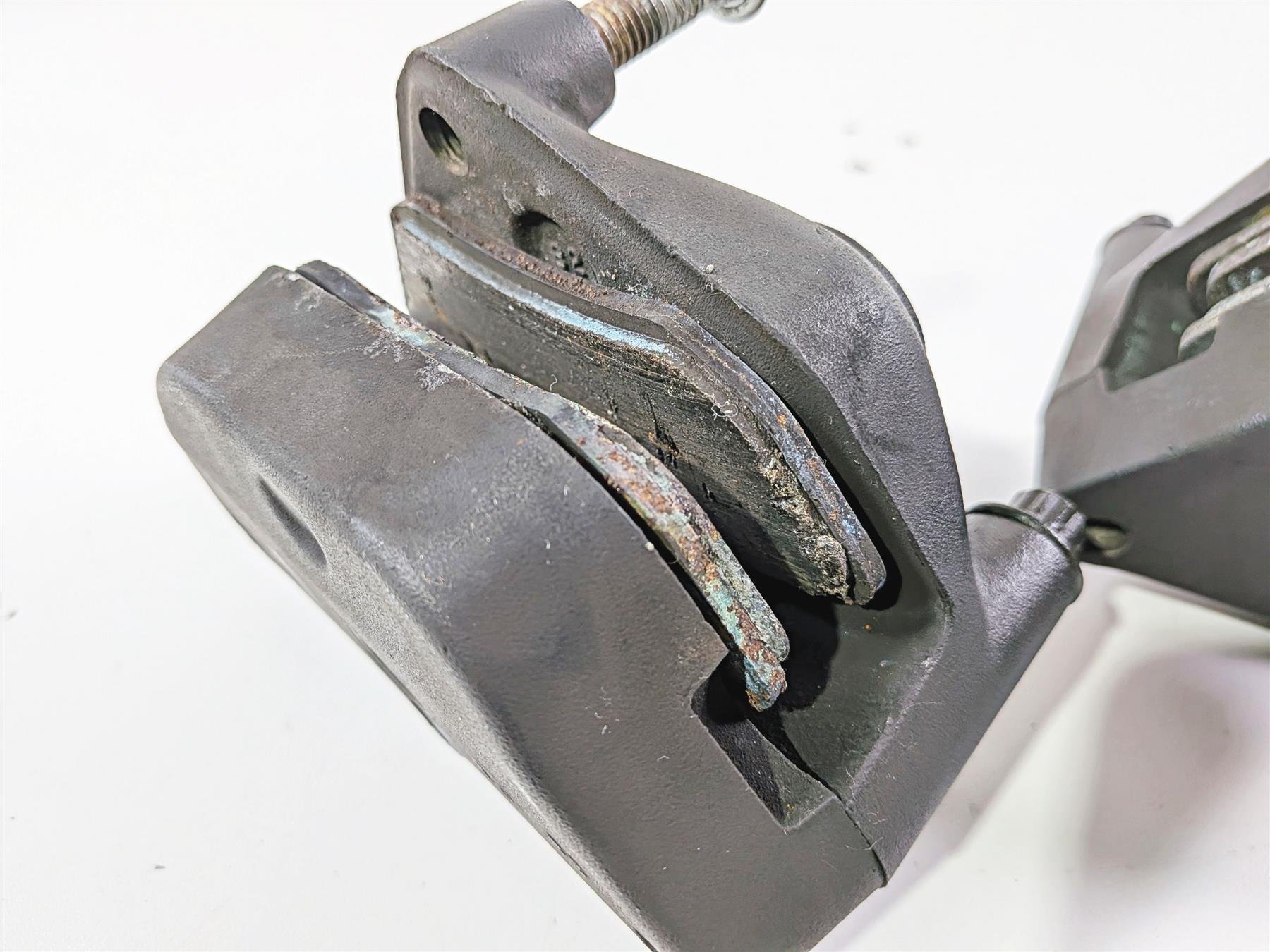 2001 Harley FLHRCI Road King Front Brake Caliper Set 44023-00C 44046-00D {{ shop.shopifyCountryName }} - Mototech271