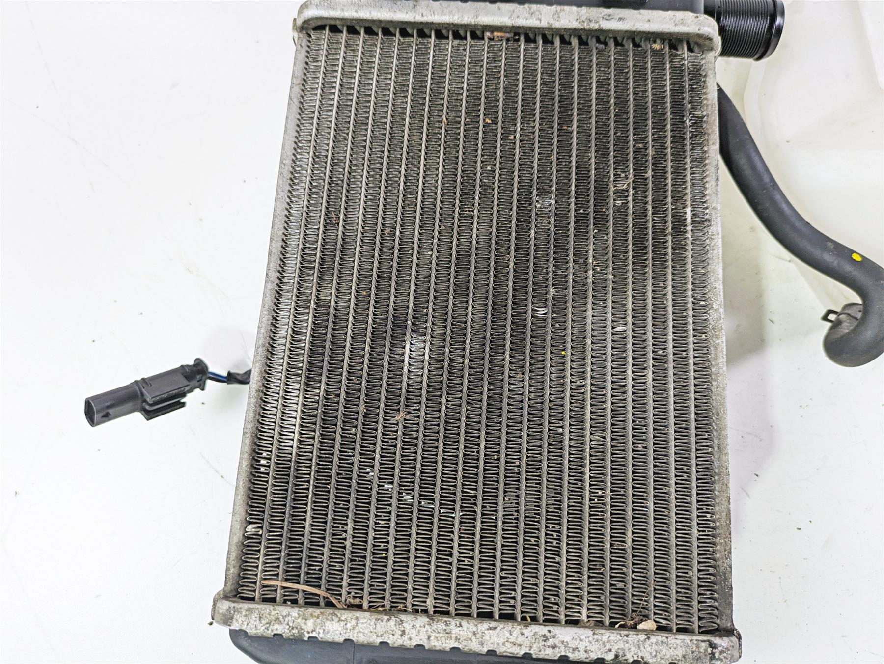 2015 BMW R1200 GS Adv K51 Right Radiator Fan Reservoir & Cover 17118546416 {{ shop.shopifyCountryName }} - Mototech271