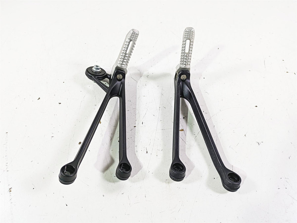 2017 BMW S1000R K47 Rear Footpeg Foot Peg Rest Set 46718542025 46718542400 {{ shop.shopifyCountryName }} - Mototech271