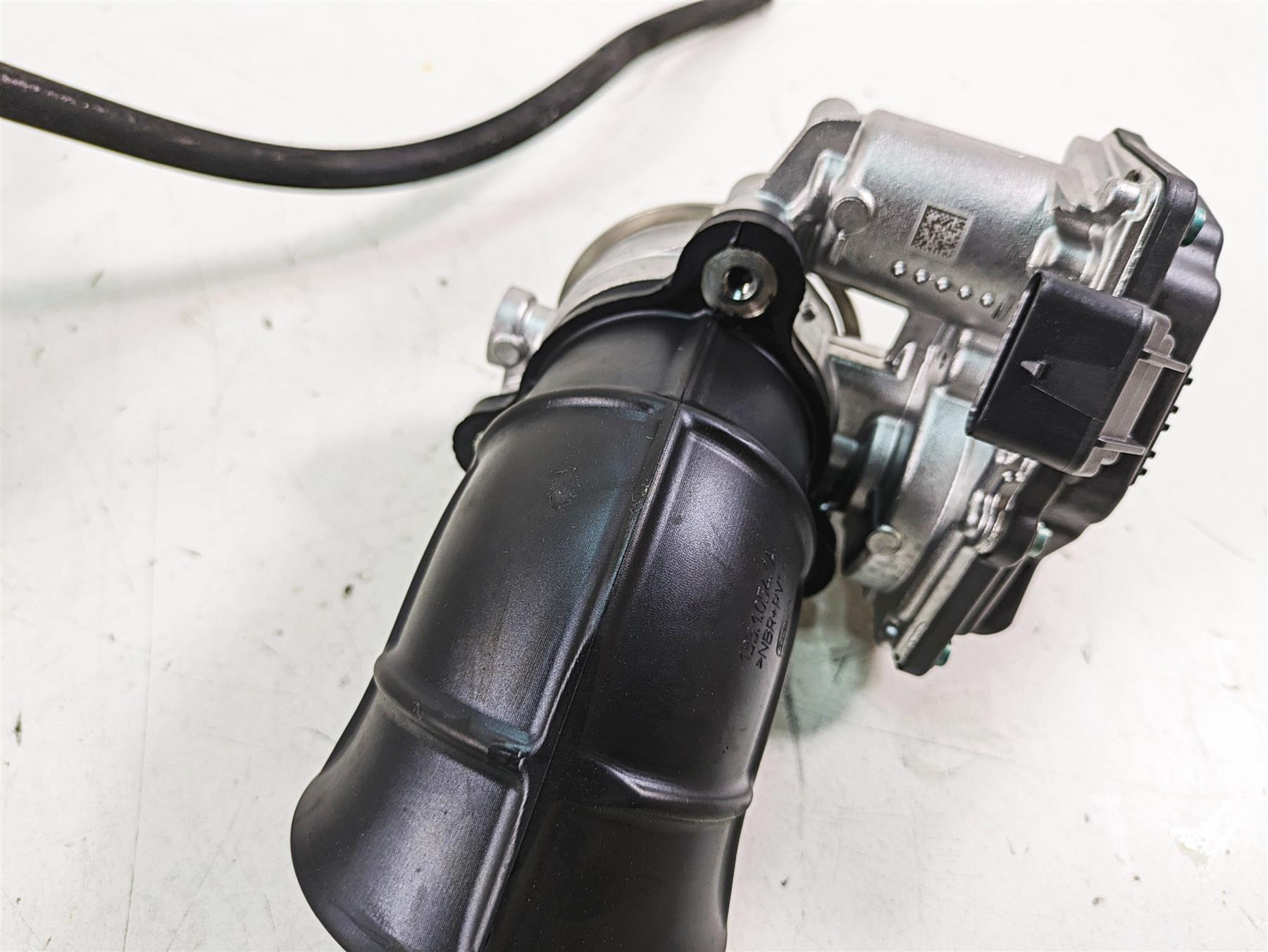 2020 Ducati Scrambler 1100 Sport Pro Throttle Body Intake 28241071A 14010851E {{ shop.shopifyCountryName }} - Mototech271
