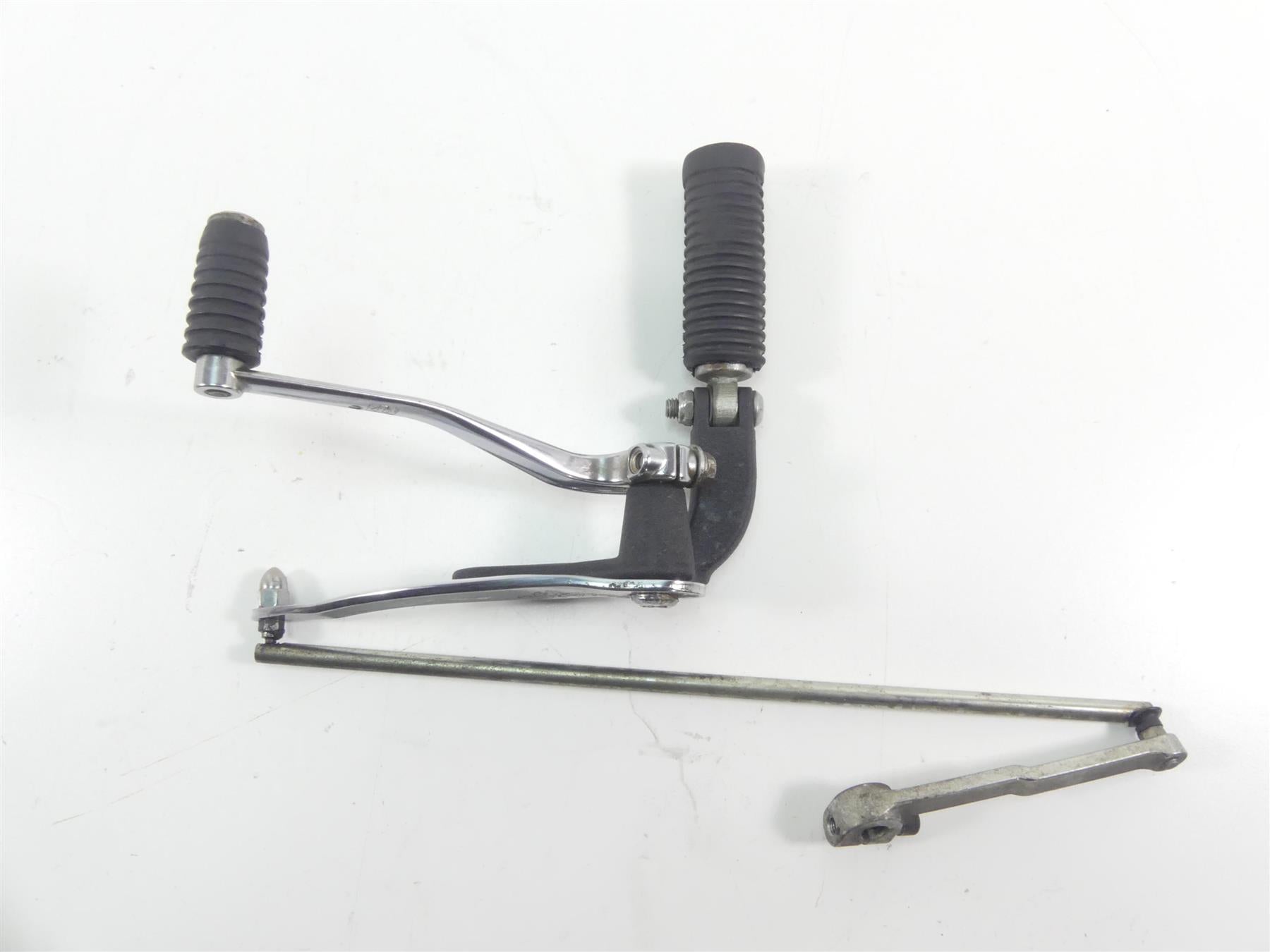 2014 Harley FXDF Dyna Fat Bob Front Left Fw Foot Peg & Shifter Set 33693-03 {{ shop.shopifyCountryName }} - Mototech271
