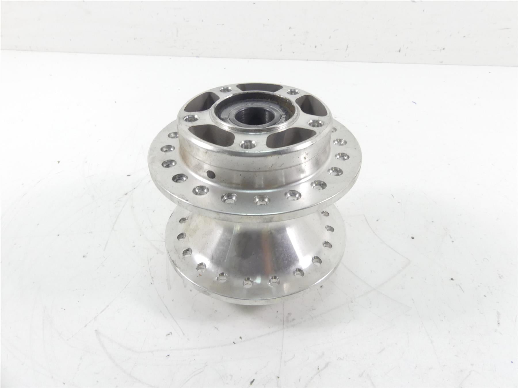 2018 Harley Softail FXBB Street Bob Front Spoke Wheel Hub 43300565 {{ shop.shopifyCountryName }} - Mototech271