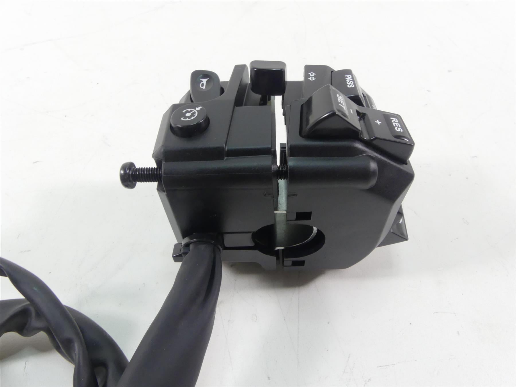 2017 Yamaha XT1200Z Super Tenere Left Hand Cruise Control Switch 2BS-83954-00-00 {{ shop.shopifyCountryName }} - Mototech271