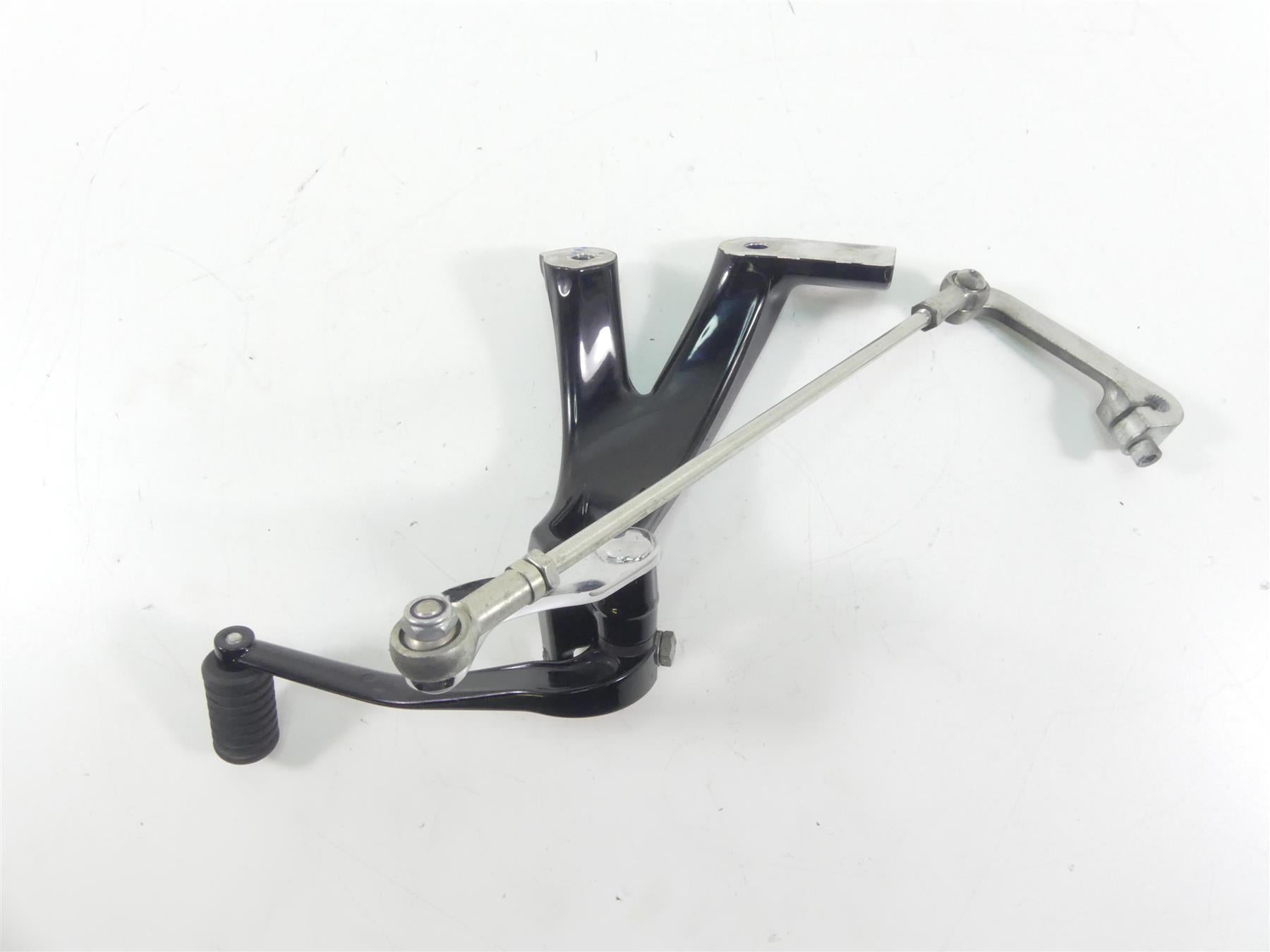 2018 Harley Softail FXFB Fat Bob Left Rider Footpeg Mount & Shifter FW 33600134 {{ shop.shopifyCountryName }} - Mototech271