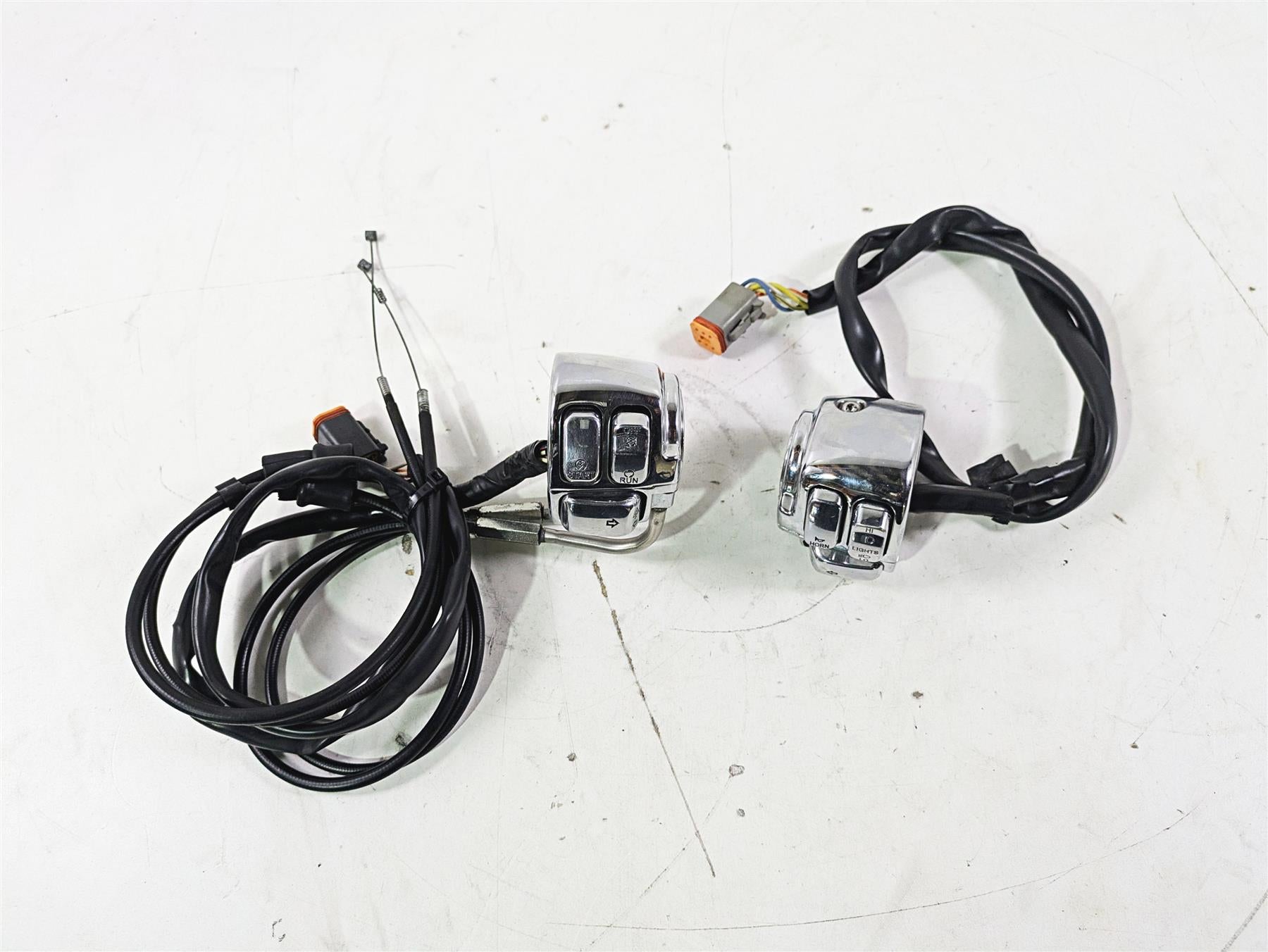 2004 Harley Softail FLSTF Fat Boy Nice Chrome Hand Control Switch Set 71682-06 {{ shop.shopifyCountryName }} - Mototech271