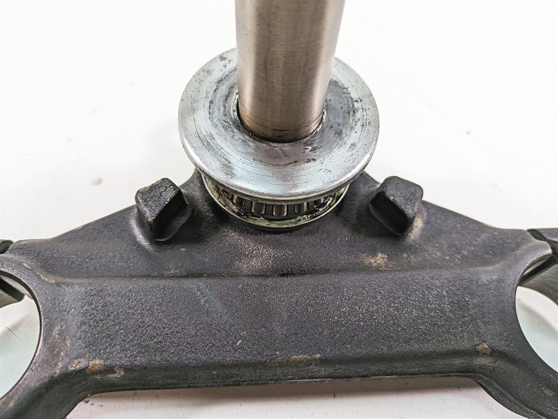 1990 Harley Sportster XLH883 XL883 Lower Triple Tree Steering Stem 45549-88 {{ shop.shopifyCountryName }} - Mototech271