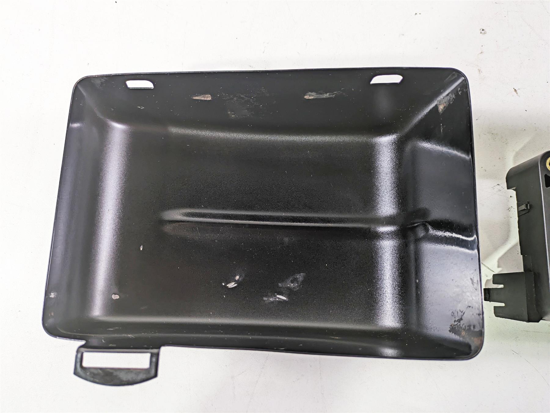 2017 Harley Dyna FXDB Street Bob Electrical Carrier & Black Cover 70367-12 {{ shop.shopifyCountryName }} - Mototech271
