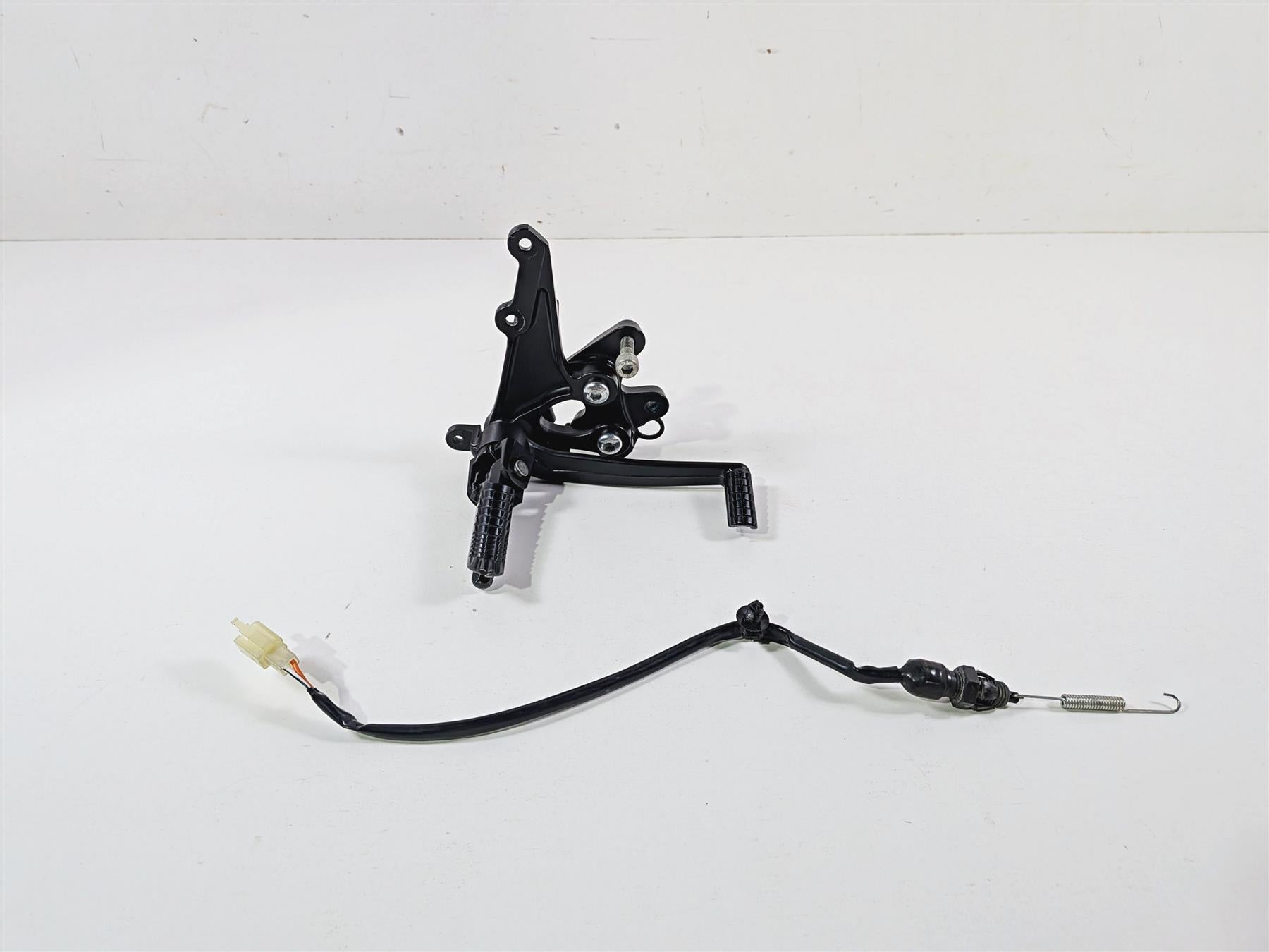 2024 Suzuki GSXR600 Right Front Footpeg Brake Pedal Set Rearset 43511-14J10 {{ shop.shopifyCountryName }} - Mototech271