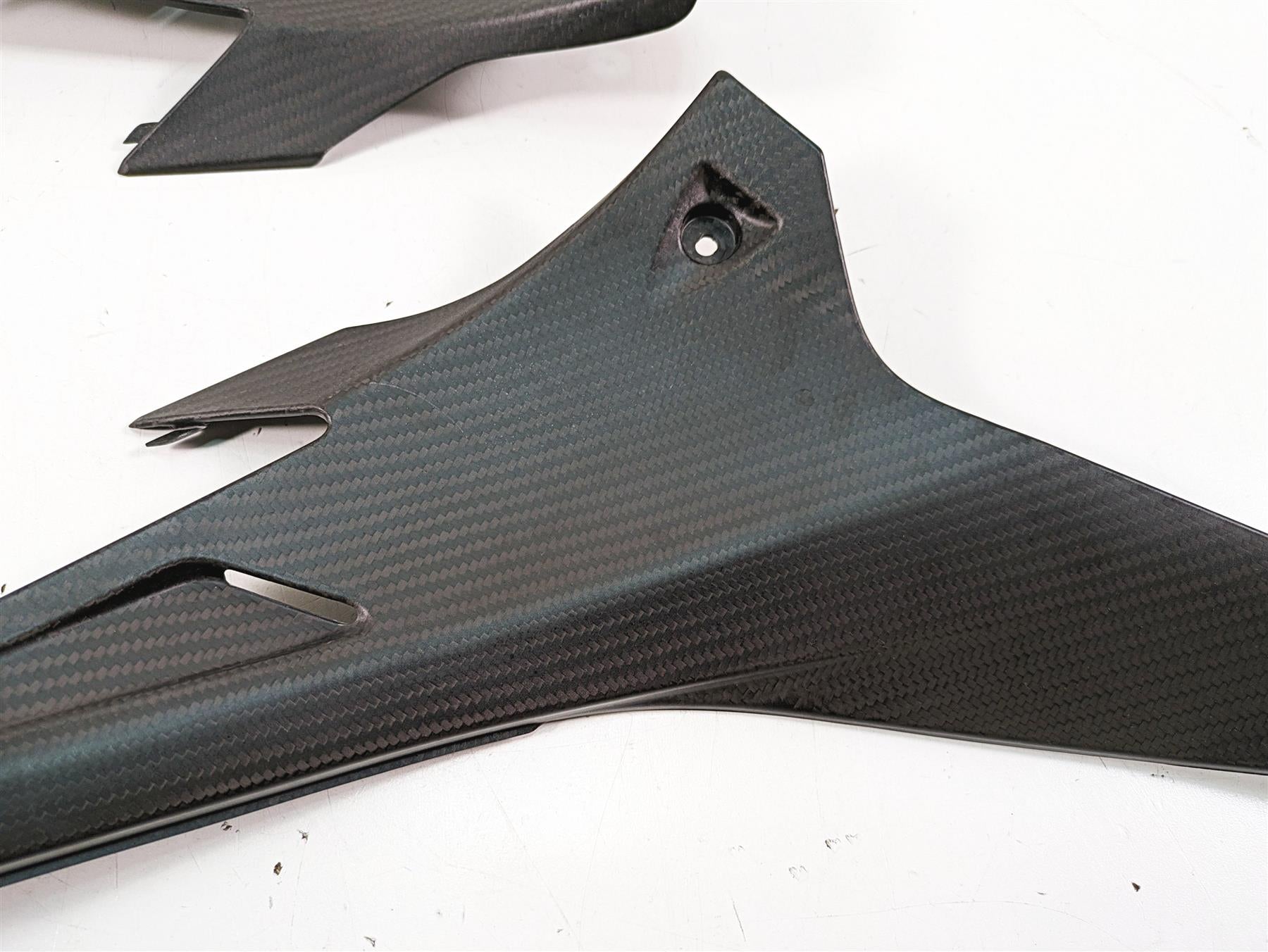2020 Aprilia Tuono V4 Factory Under Seat Side Cover Fairings 2B005962 2B005961 {{ shop.shopifyCountryName }} - Mototech271
