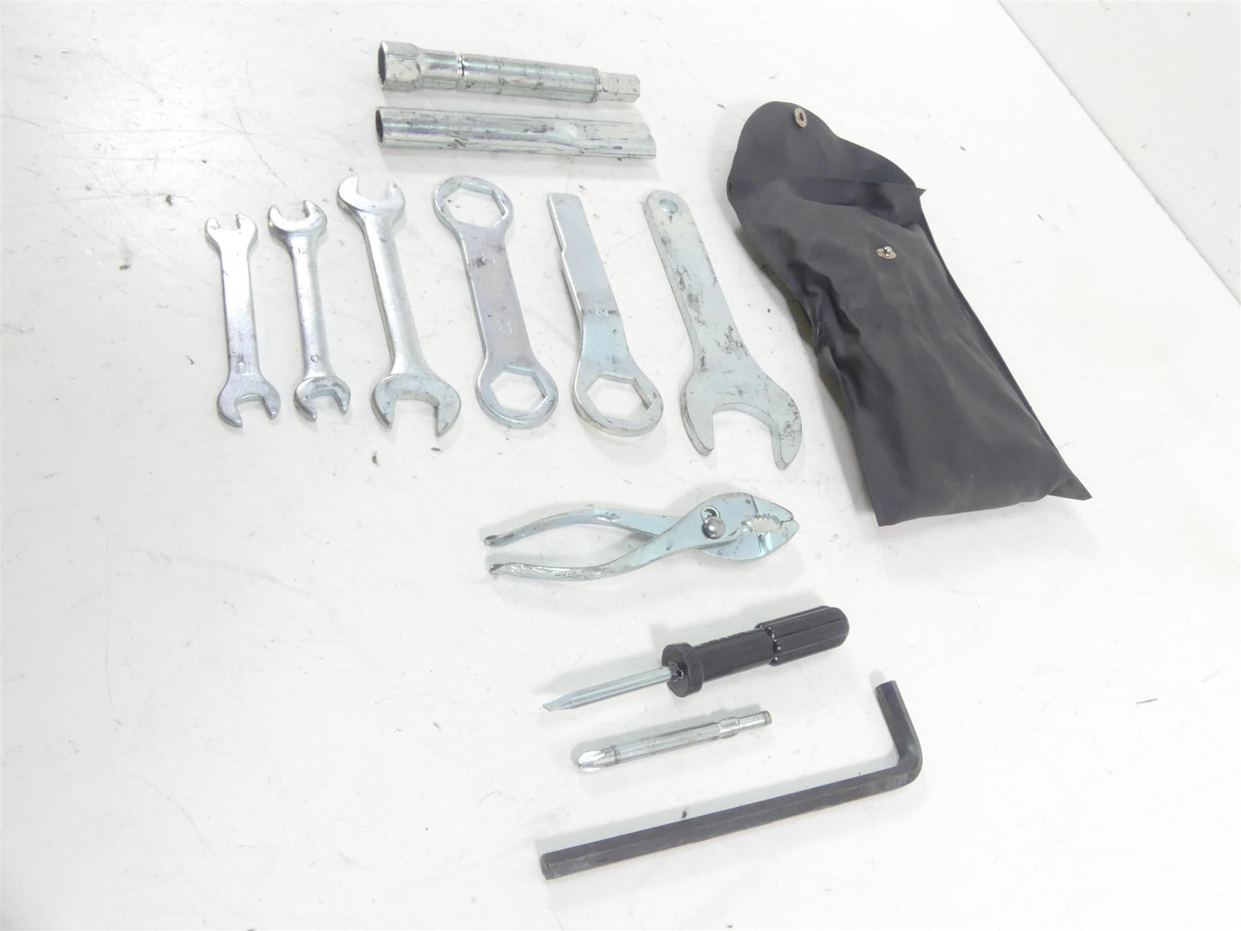2001 Yamaha XV1600 Road Star Owners Tools Tool Kit 4WM-28100-00-00 {{ shop.shopifyCountryName }} - Mototech271