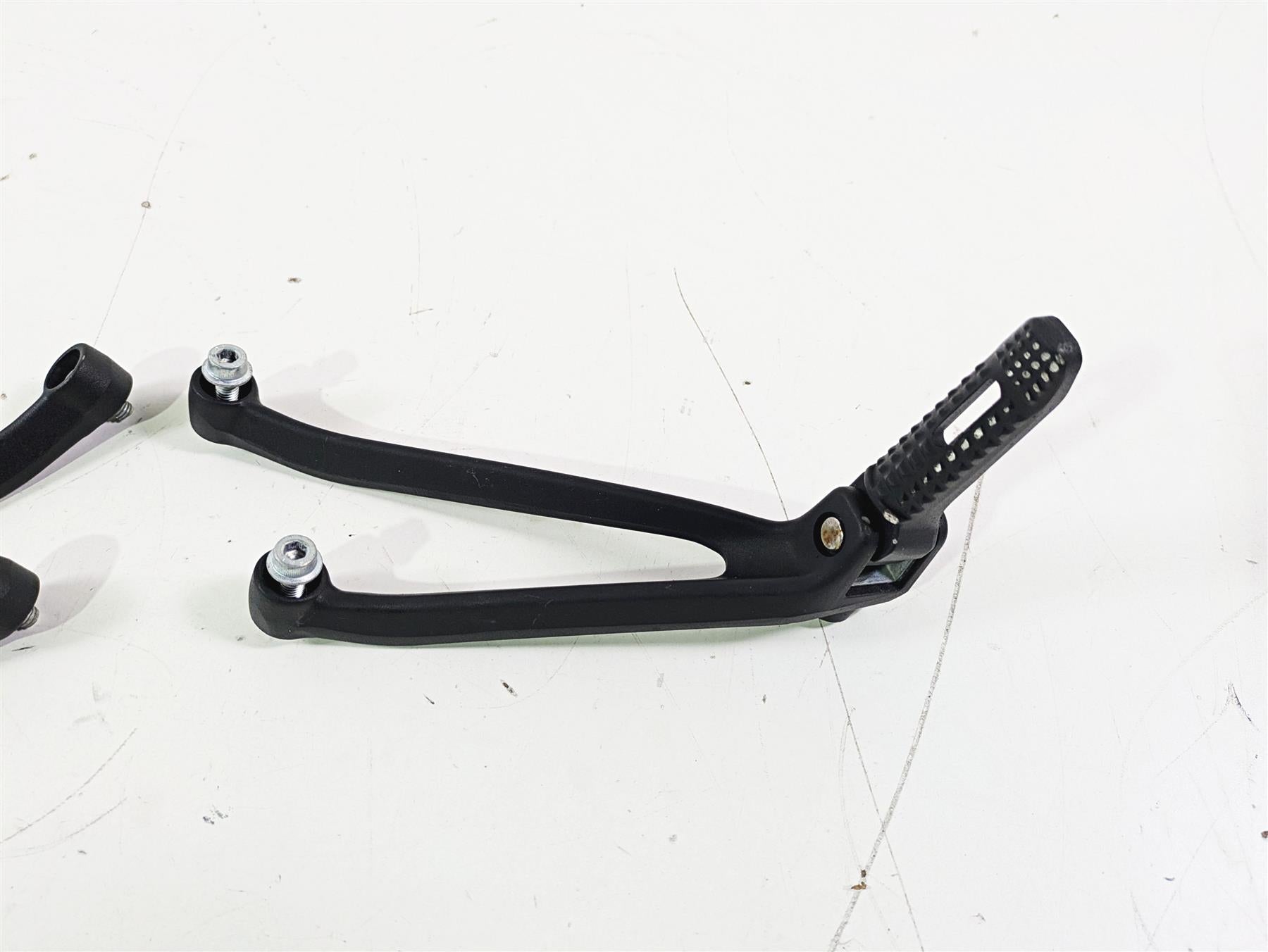 2017 BMW S1000RR K46 Rear Passenger Foot Peg Set 46718521680 46718521681 {{ shop.shopifyCountryName }} - Mototech271