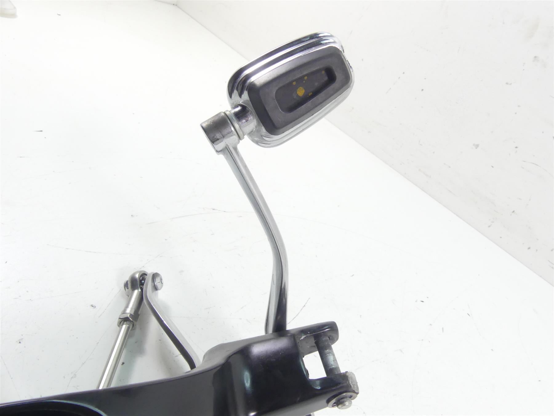 2021 Harley Softail FLSB Sport Glide Left Foot Peg Mount & Shifter Set 33600134 {{ shop.shopifyCountryName }} - Mototech271