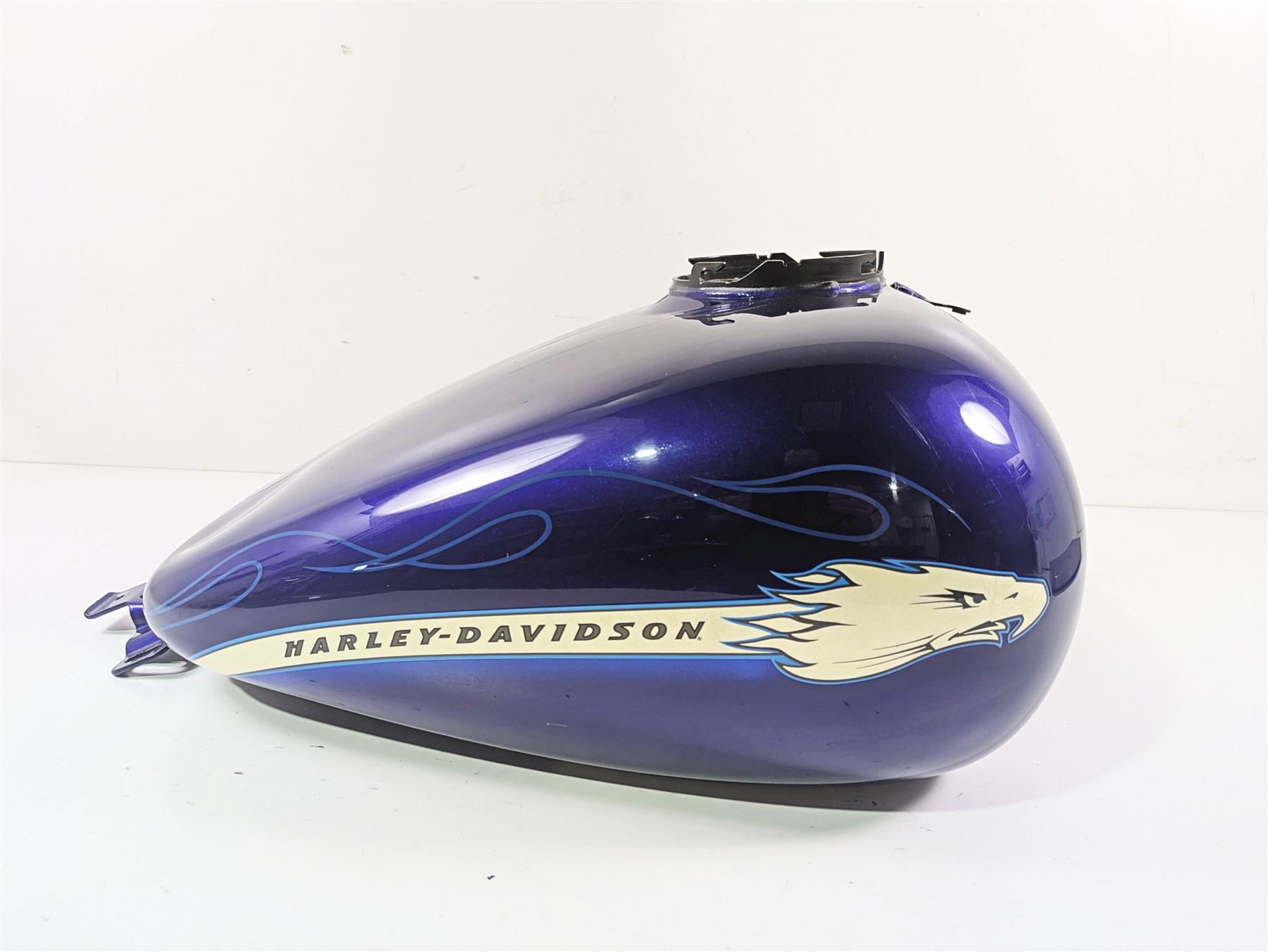 2010 Harley Touring FLHXSE CVO Street Glide Fuel Gas Petrol Tank - Read 61356-08 {{ shop.shopifyCountryName }} - Mototech271