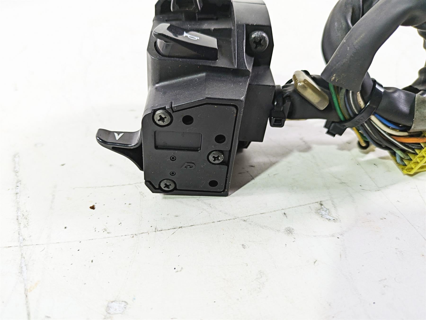 2016 Suzuki GSXR1000 Left Hand Turn Signal Lights Control Switch 37400-47H10 {{ shop.shopifyCountryName }} - Mototech271