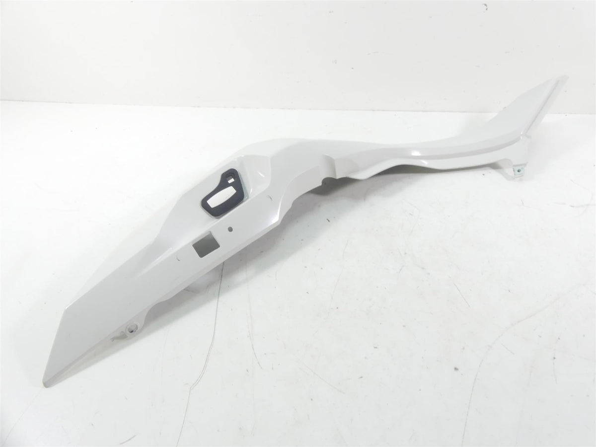 2017 BMW R1200RT K52 Left Tail Side Fairing Cover Alpinweiss 46638533567 {{ shop.shopifyCountryName }} - Mototech271