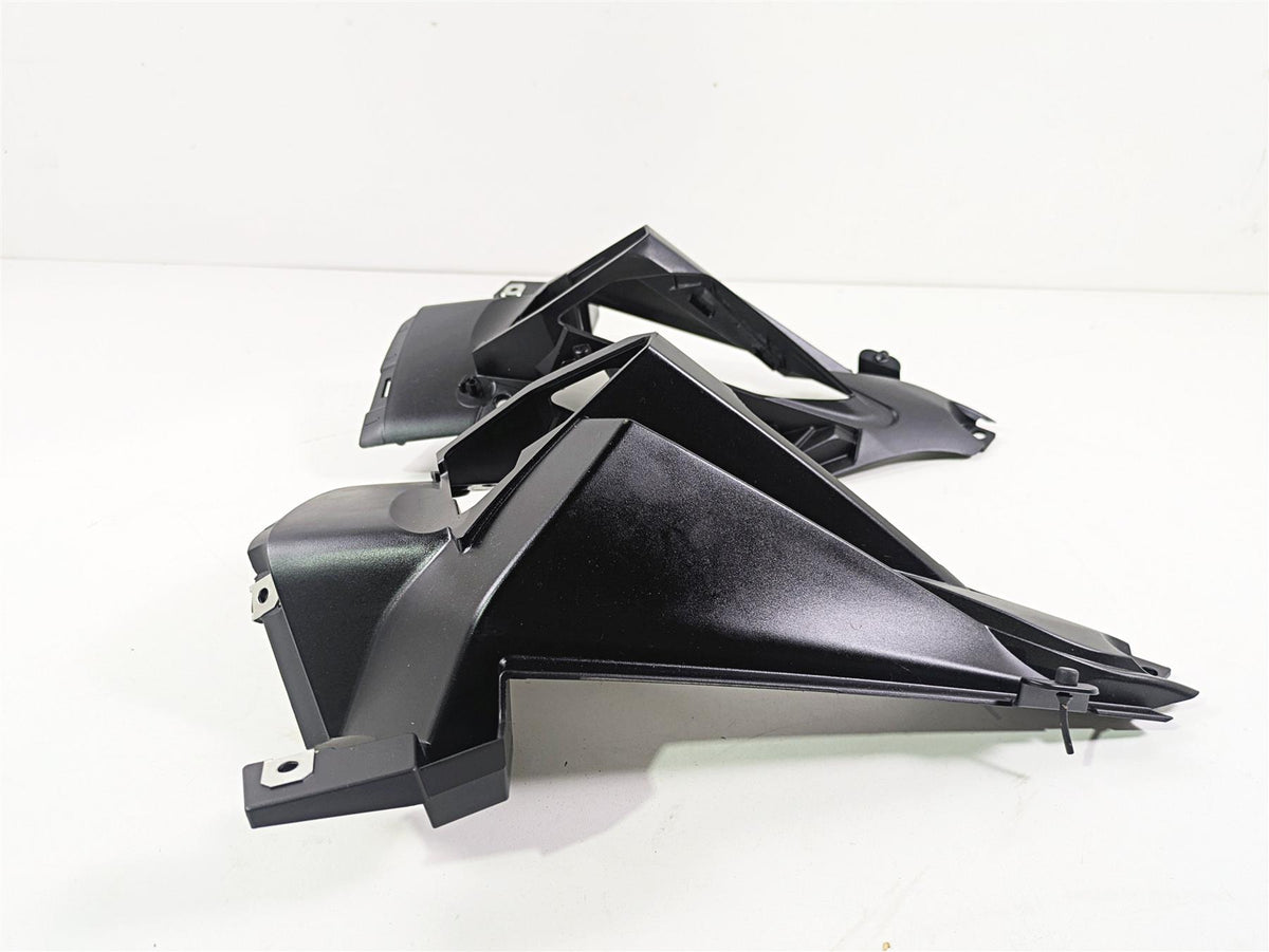 2016 BMW R1200RT K52 Front Blinker Side Cover Fairing Set 46637728815 {{ shop.shopifyCountryName }} - Mototech271