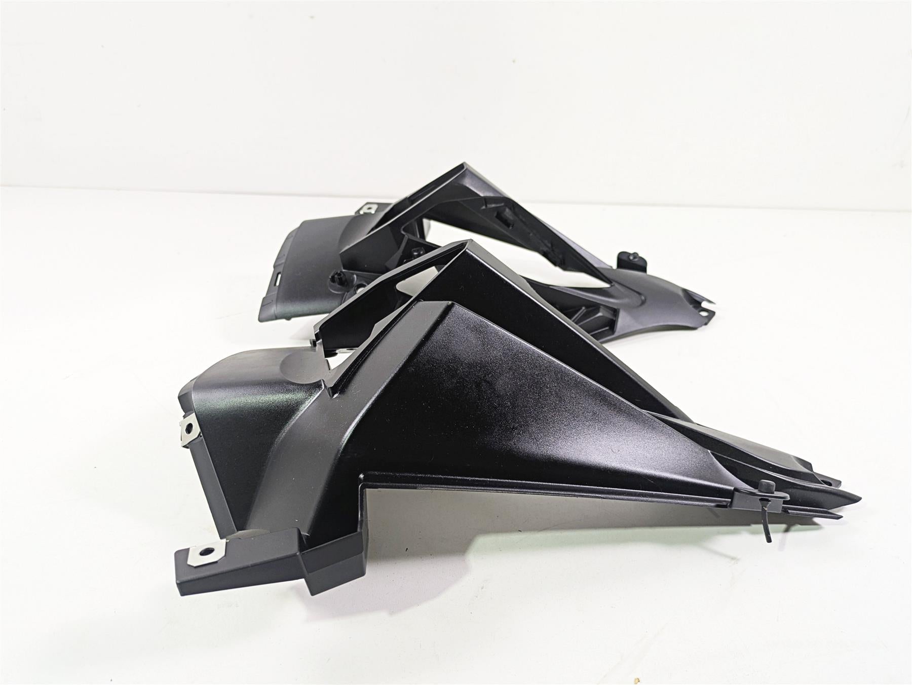 2016 BMW R1200RT K52 Front Blinker Side Cover Fairing Set 46637728815 {{ shop.shopifyCountryName }} - Mototech271