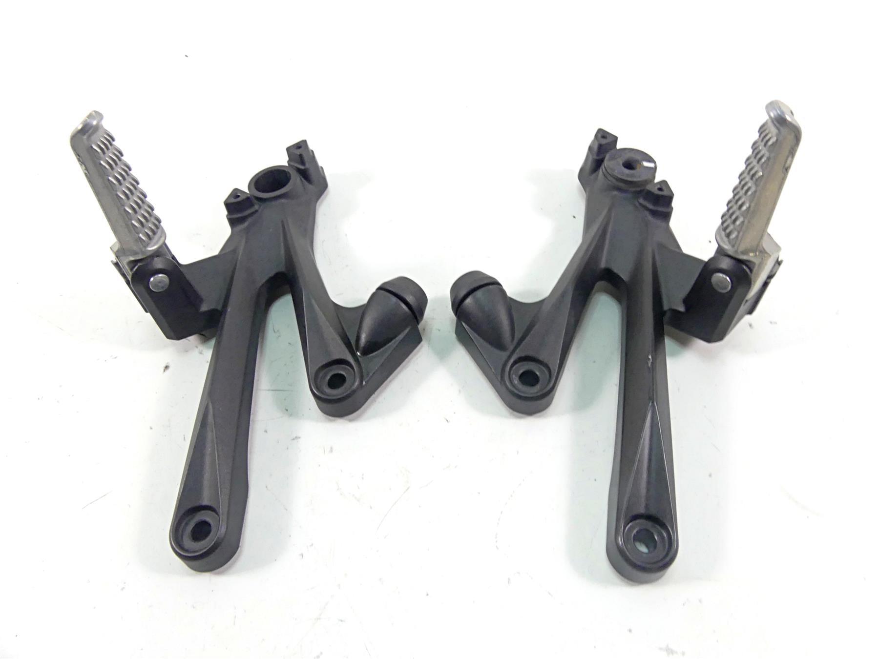 2017 Kawasaki ZX1400 ZX14R Ninja Rear Passenger Footpeg Bracket Set 35063-0782