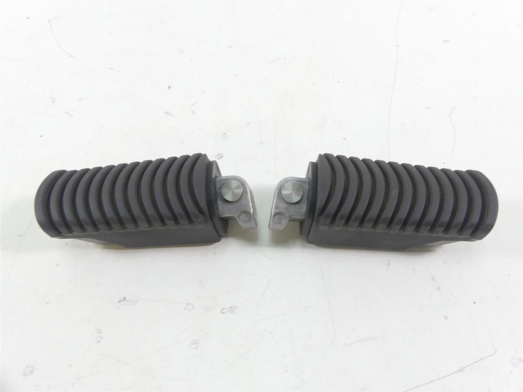 2009 BMW R1200GS K25 Rear Passenger Pillion Footpeg Foot Peg Set 46712310403 {{ shop.shopifyCountryName }} - Mototech271