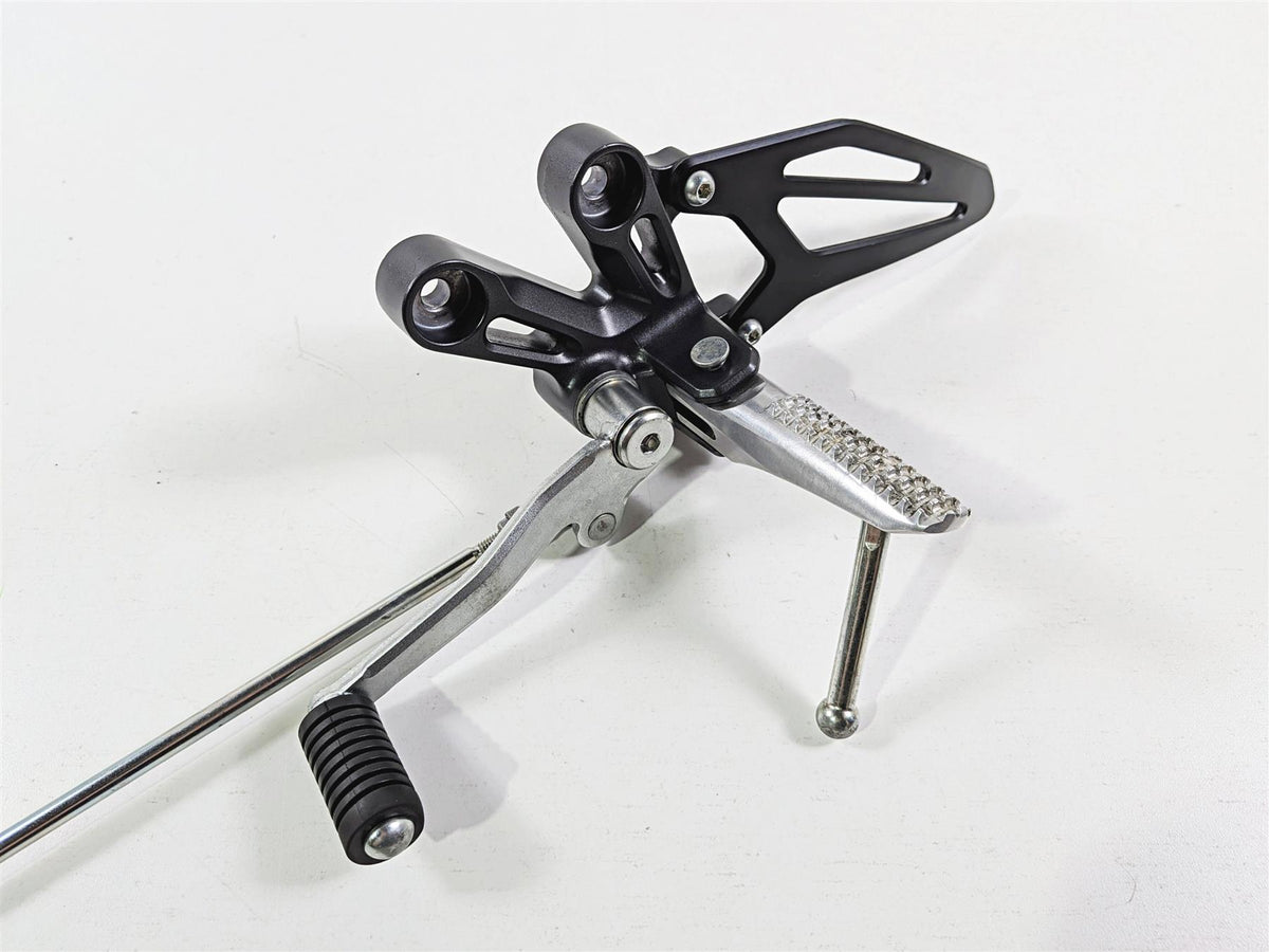 2025 Yamaha YZF R7 Nice Left Front Foot Peg & Shifter BEB-27442-00 BEB-18110-00 {{ shop.shopifyCountryName }} - Mototech271