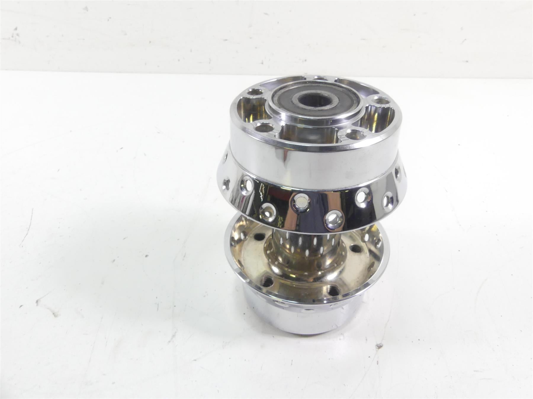 2004 Harley FXDWGI Dyna Wide Glide Rear Chrome Spoke Wheel Hub 40975-05A {{ shop.shopifyCountryName }} - Mototech271