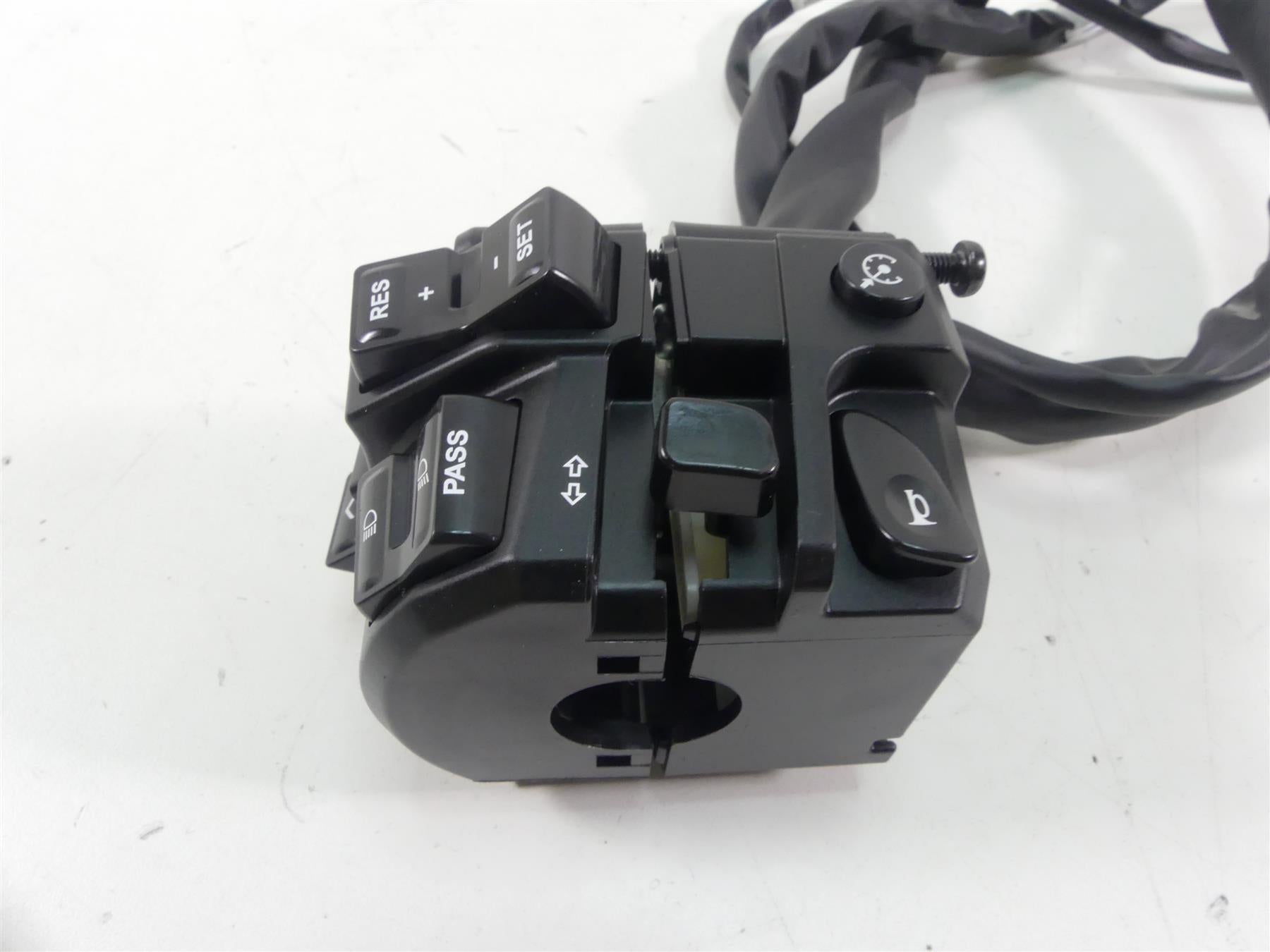 2017 Yamaha XT1200Z Super Tenere Left Hand Cruise Control Switch 2BS-83954-00-00 {{ shop.shopifyCountryName }} - Mototech271