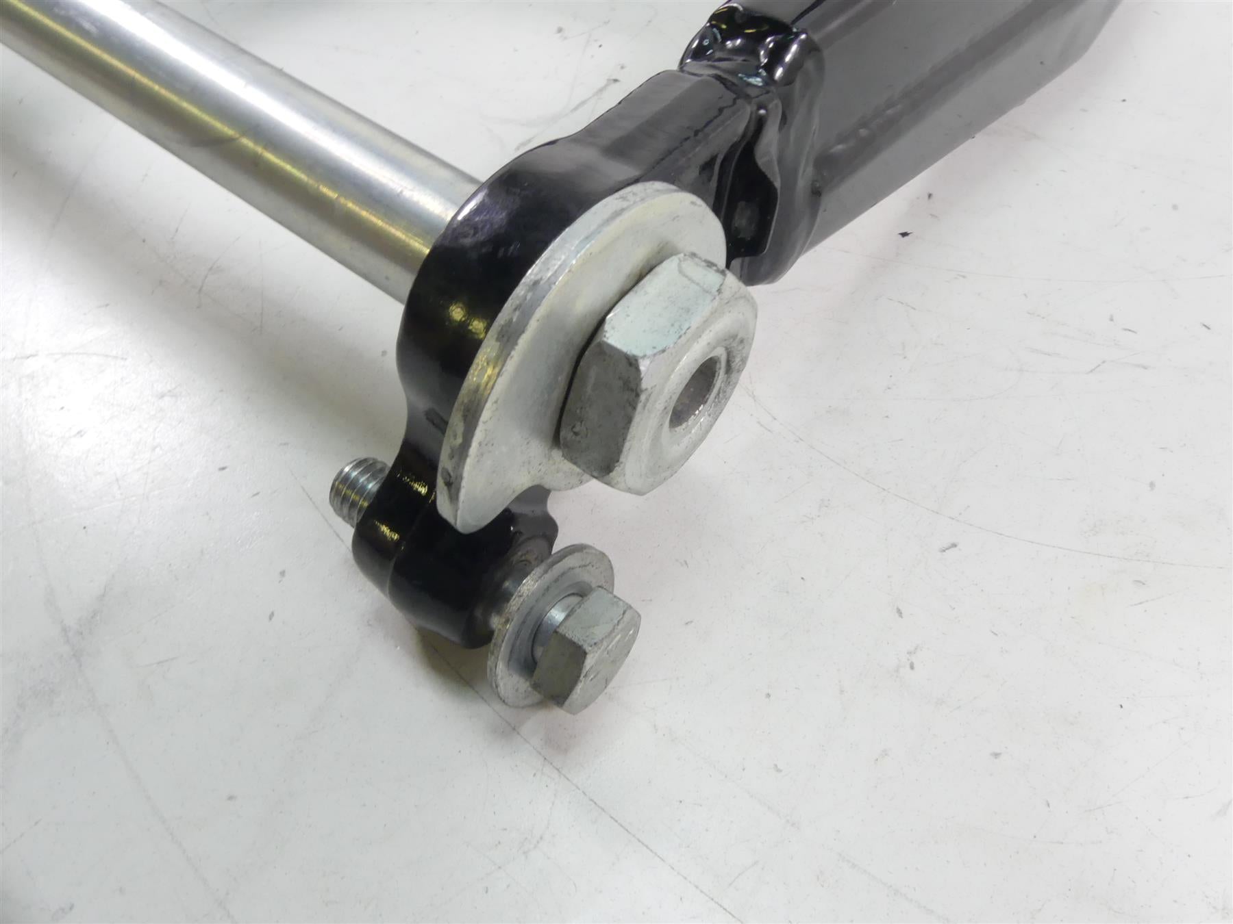 2017 Harley Touring FLHTKL Electra Glide Rear Swingarm & 25mm Axle Set 47549-09A {{ shop.shopifyCountryName }} - Mototech271